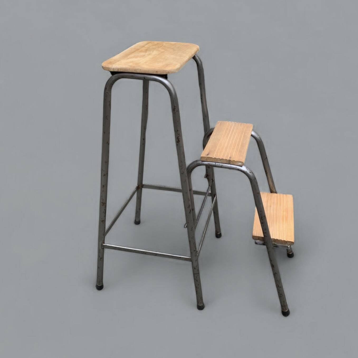 Old wooden workshop stepladder - seat height: 85 cm