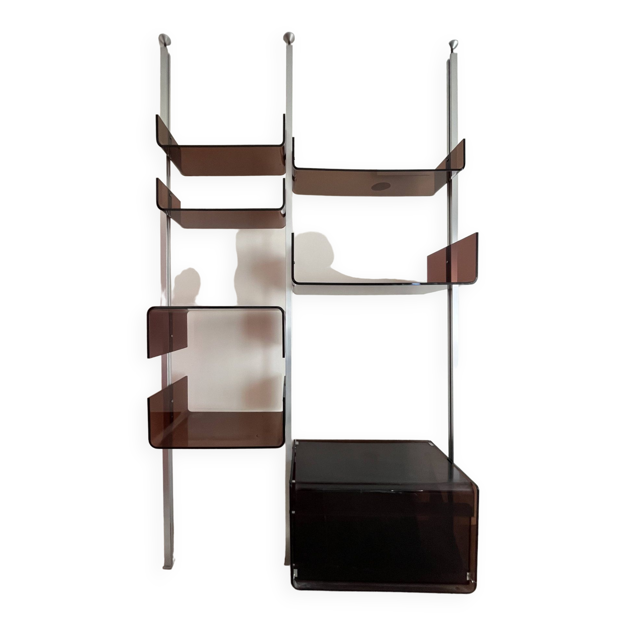 Modular bookcase in aluminum and smoked plexiglass