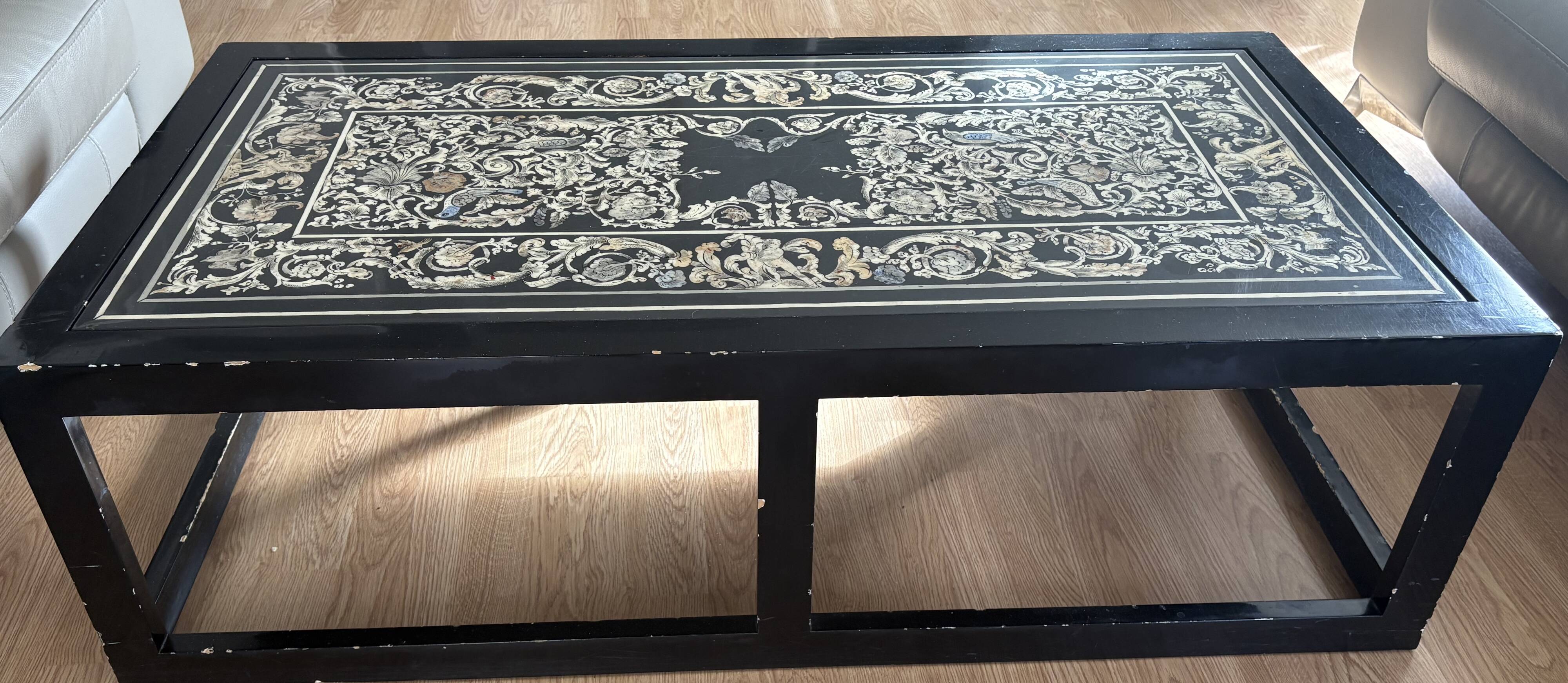 Lacquered wooden coffee table with a Scaglione marble top.