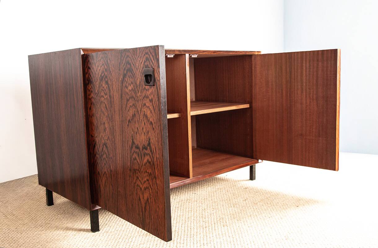 Buffet ou petite enfilade Scandinave en Palissandre par Erik Brouer 1960.