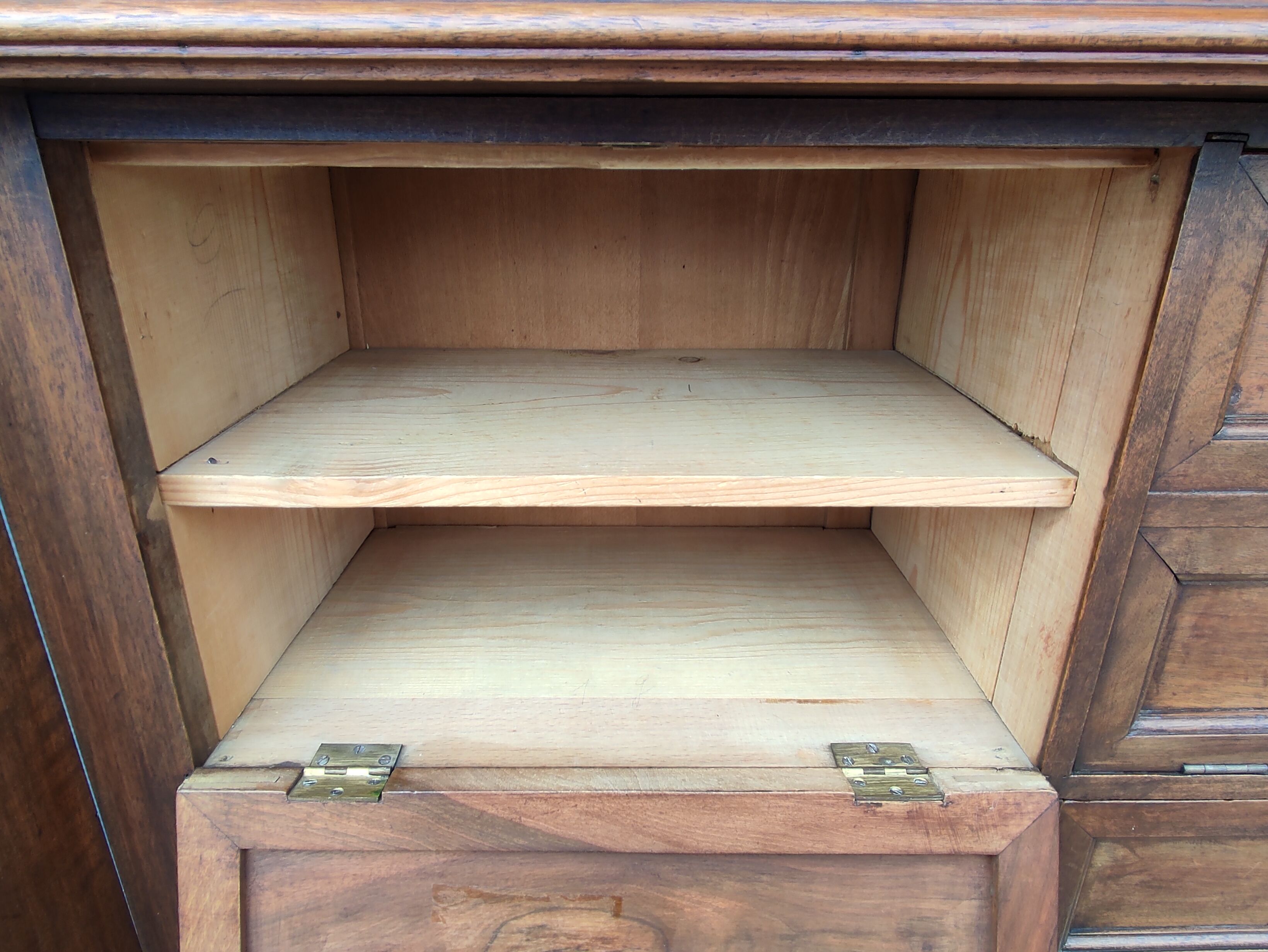 Notary's cabinet