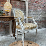 Fauteuil français de style Louis XVI avec revêtement