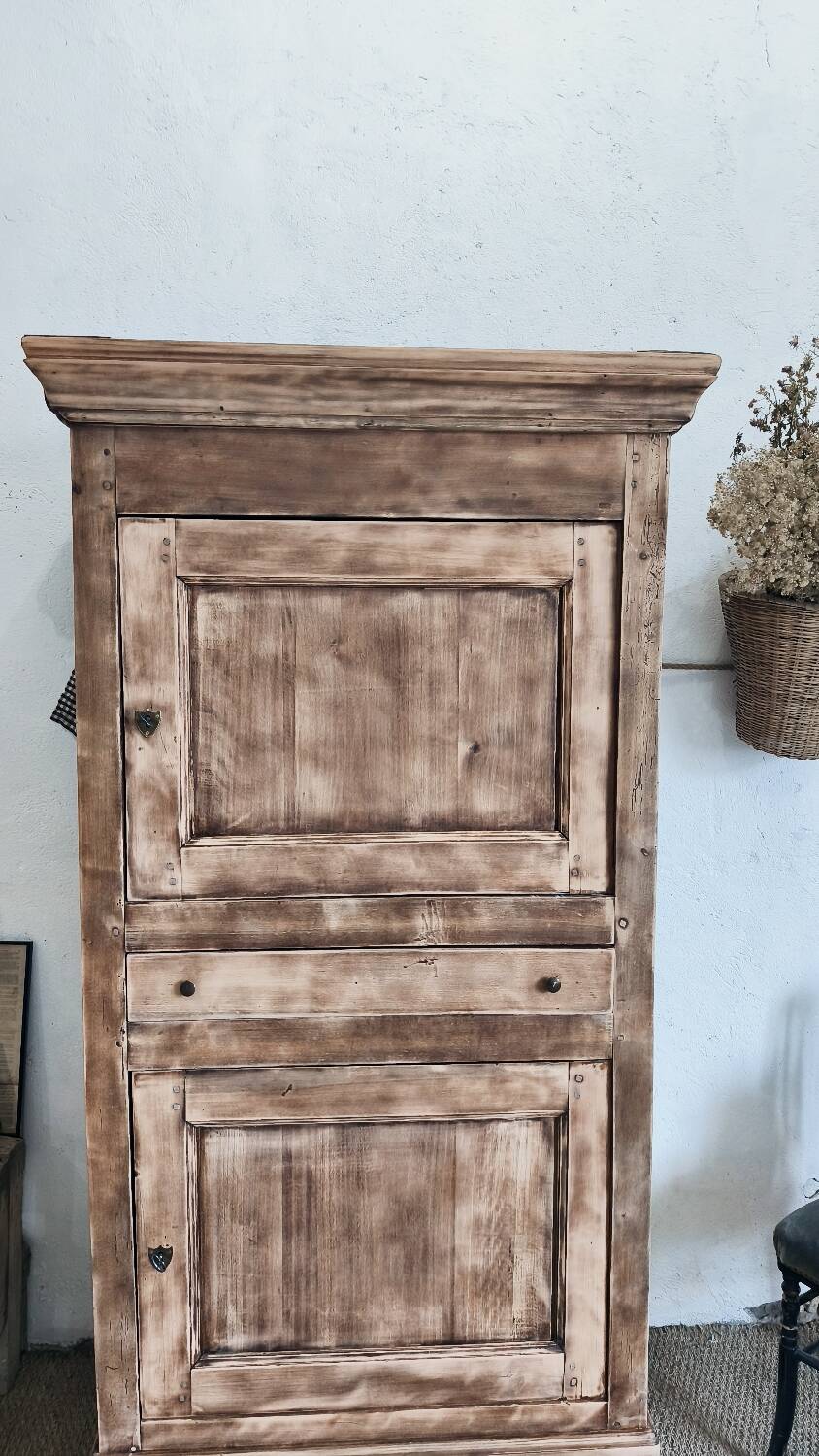 Wardrobe / standing man