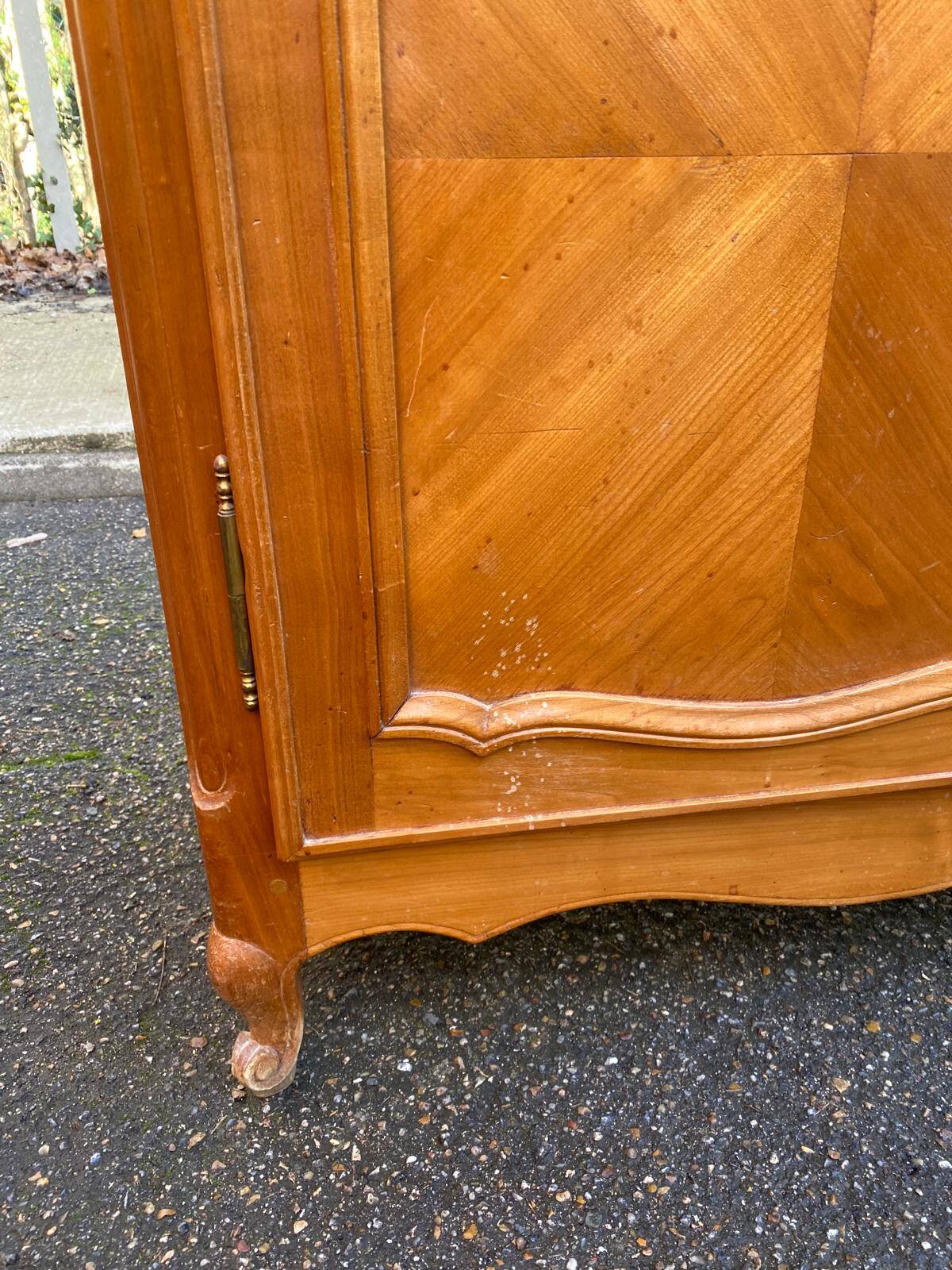 Louis XV buffet in solid wood from the 20th century with a turntable.