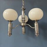 Lustre en verre opalin blanc du milieu du siècle avec cadre chromé