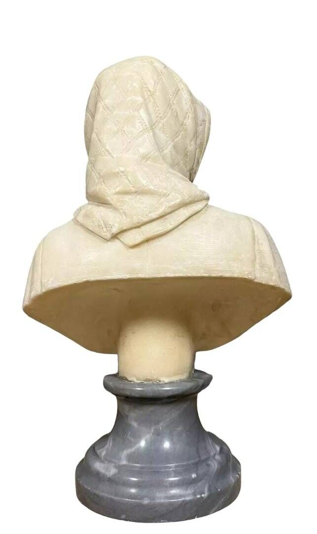 Italian sculpture in alabaster and marble, 20th century.