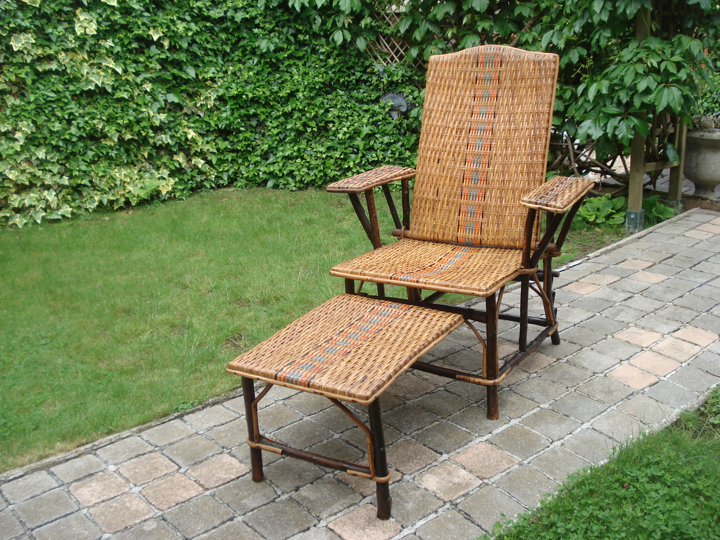 Rattan  and wicker lounge chair vintage 1920