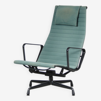 Chaise « EA124 » des années 1970 par Charles & Ray Eames pour Vitra, Allemagne