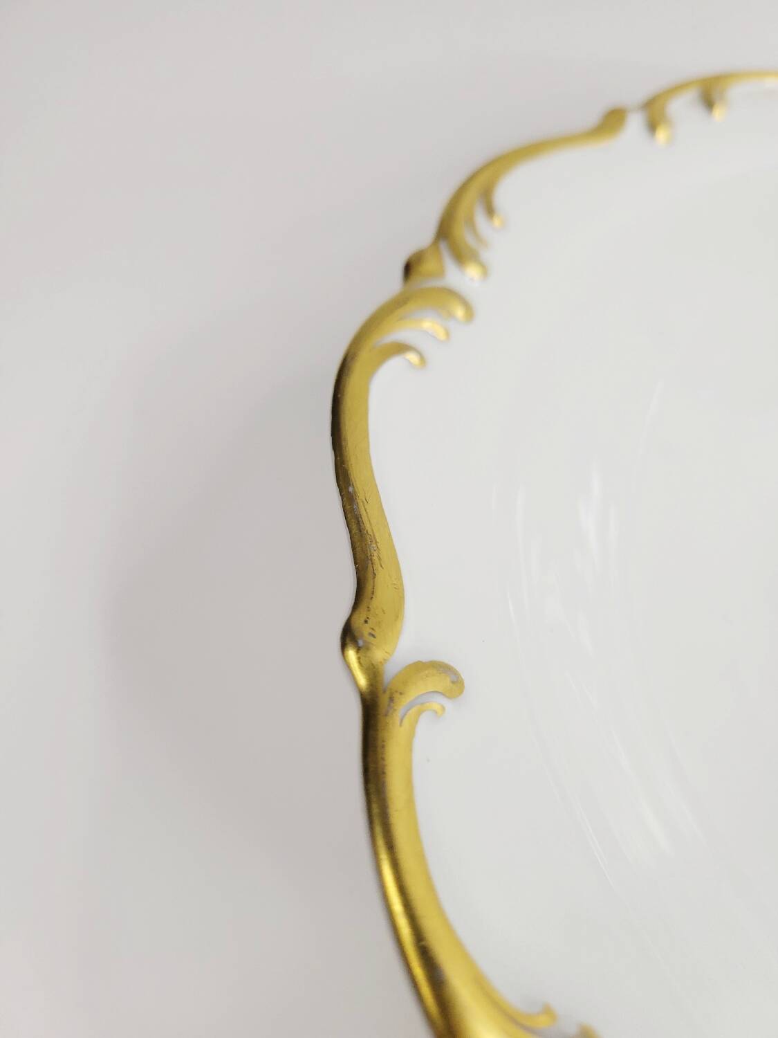 Antique shallow dish in gilded porcelain, Tirschenreuth, Bavaria, late 19th century.