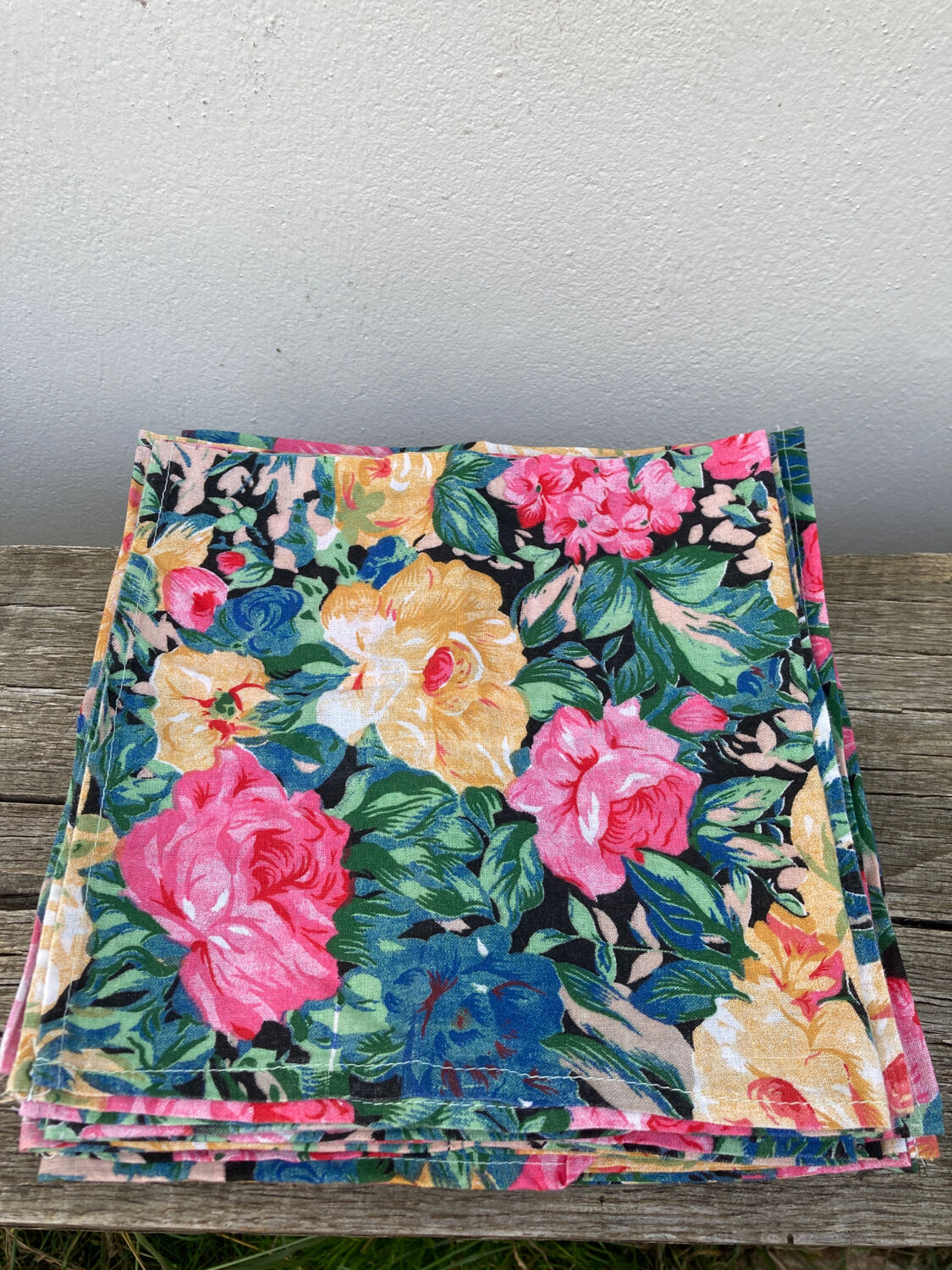 12 napkins table fabric with flowers vintage 1970