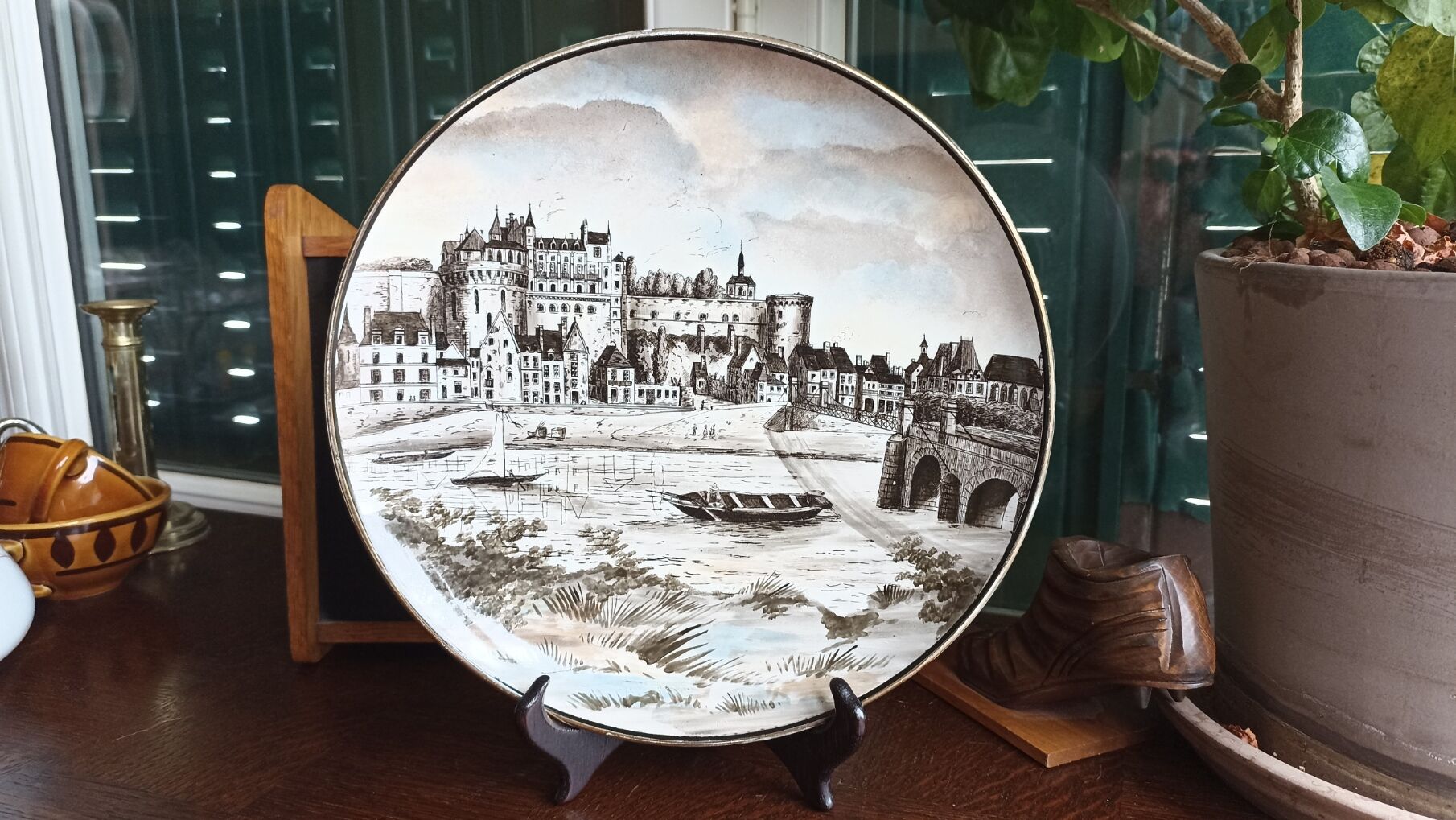 Art Deco decorative dish Creil and Montereau Choisy-le-Roi Château d'Amboise