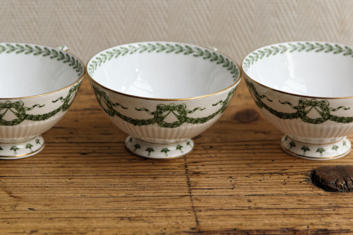 Set of cups and saucers, Sarreguemines porcelain, decoration "laurels"