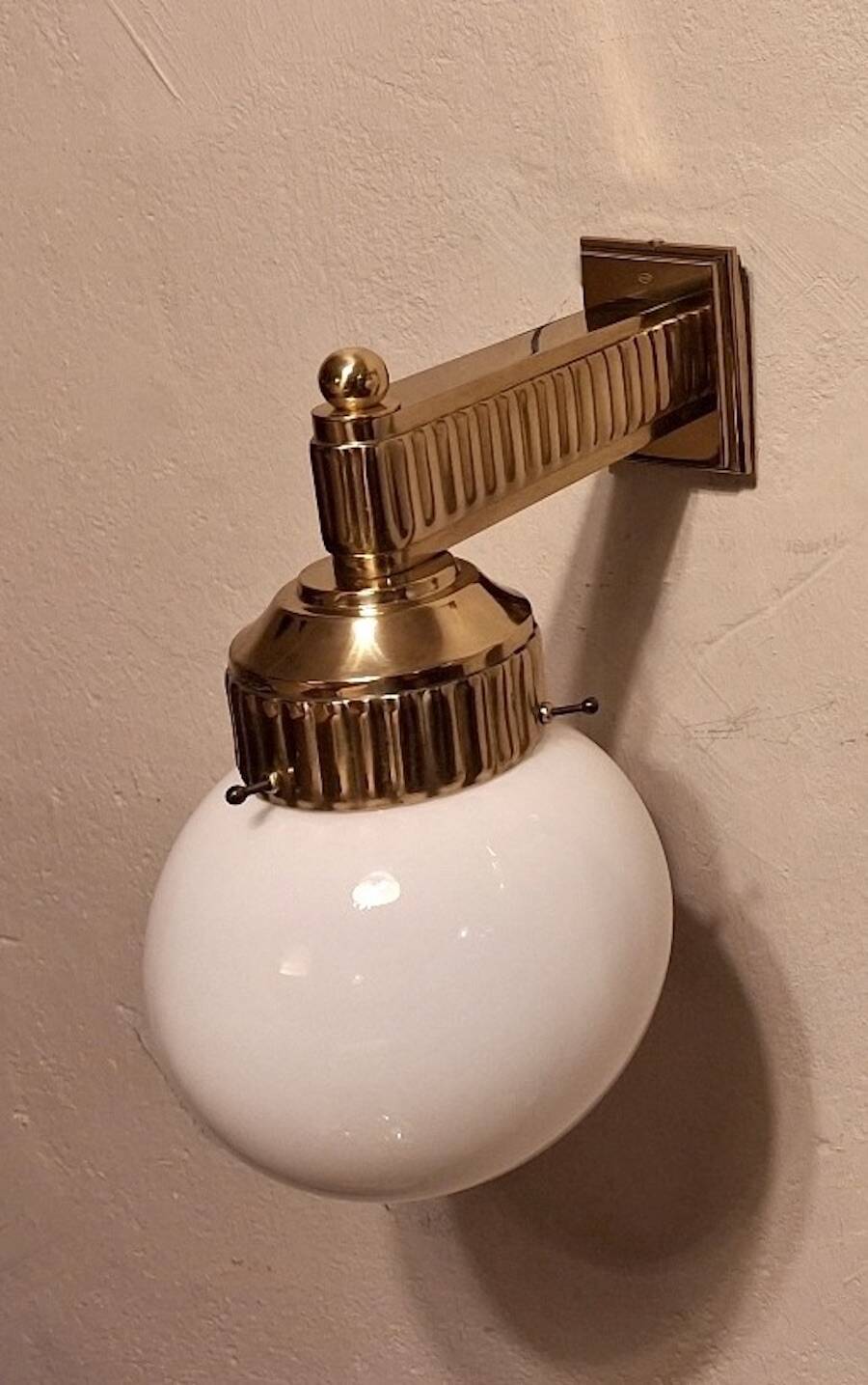 Applique en laiton et en verre Astoria par Josef Hoffmann