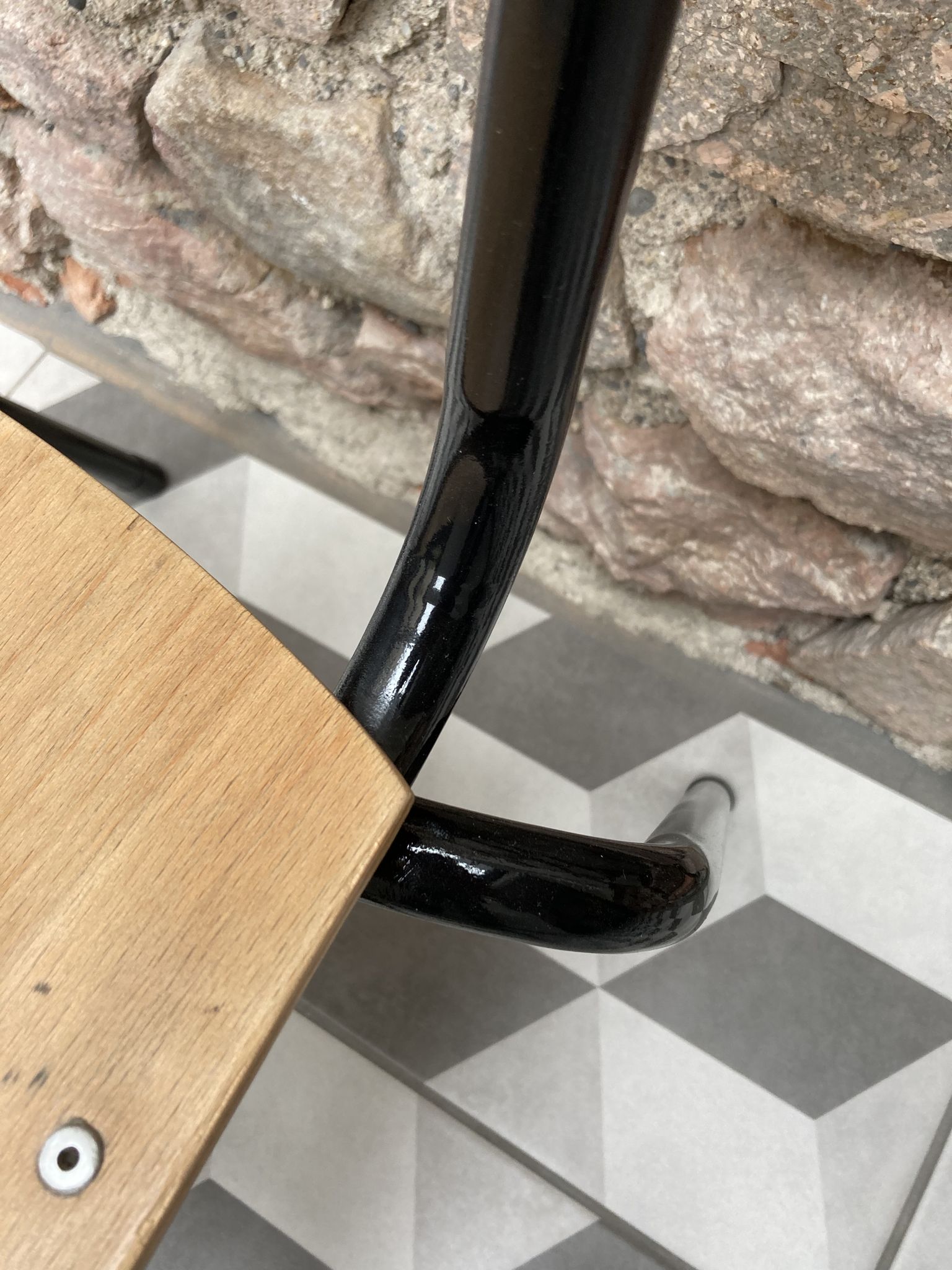 Paire de chaises d'école rénovées motif étoile