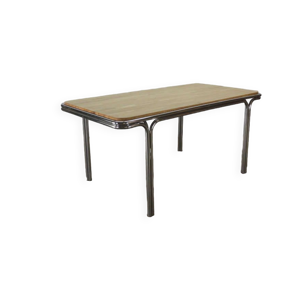 table à cadre tubulaire