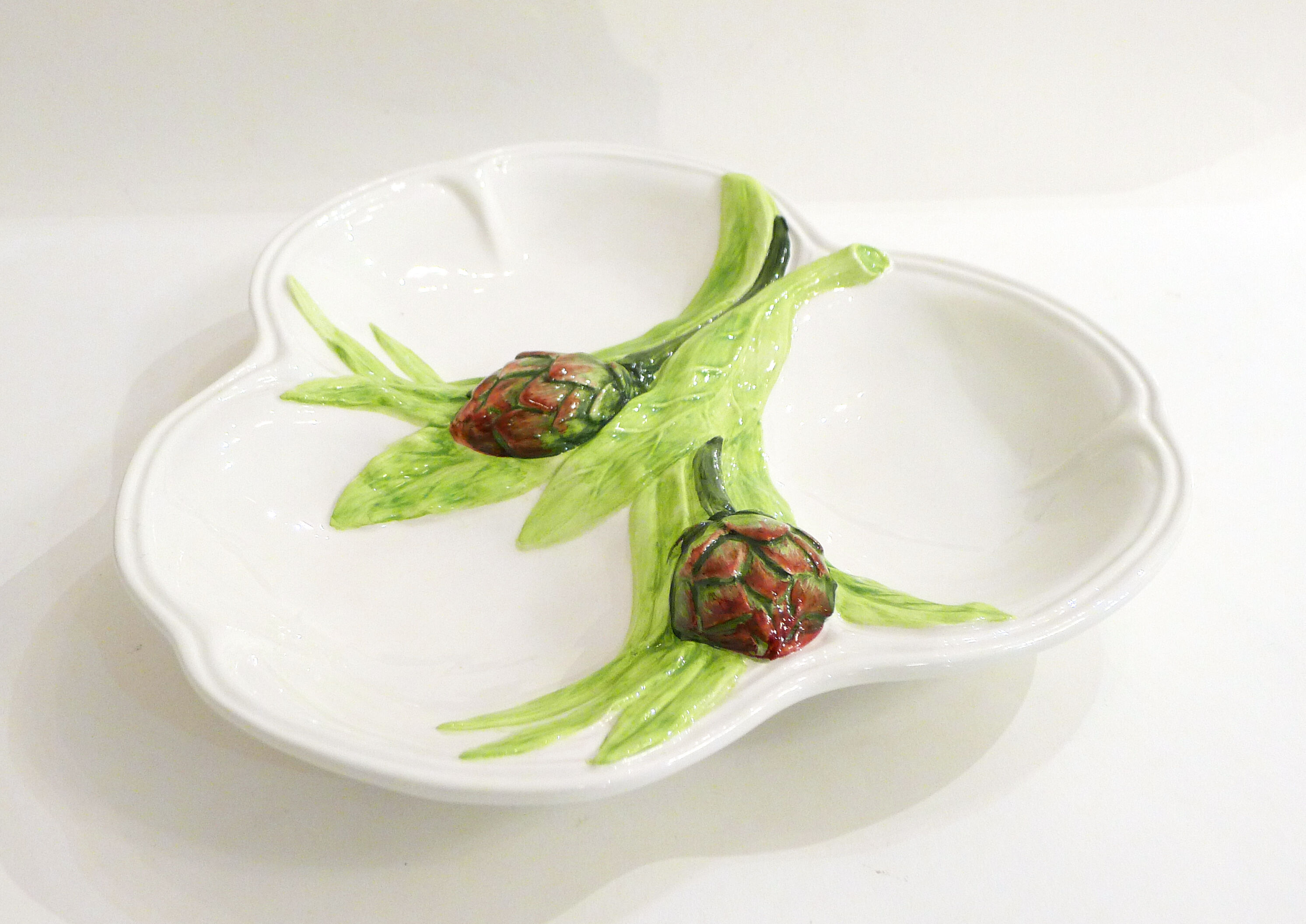 Dish dabbling artichokes