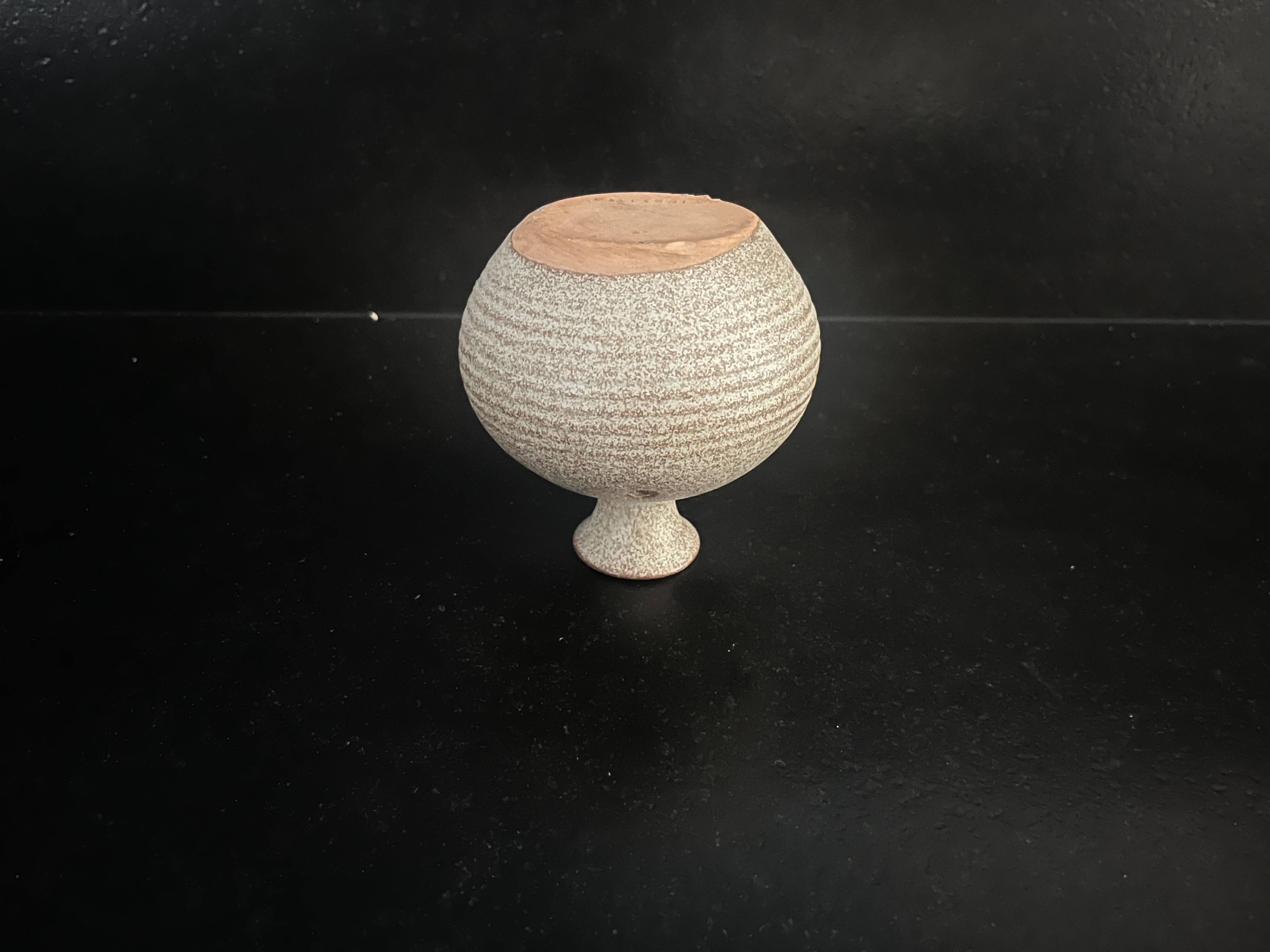 Vase pique-fleurs en grès Vallauris