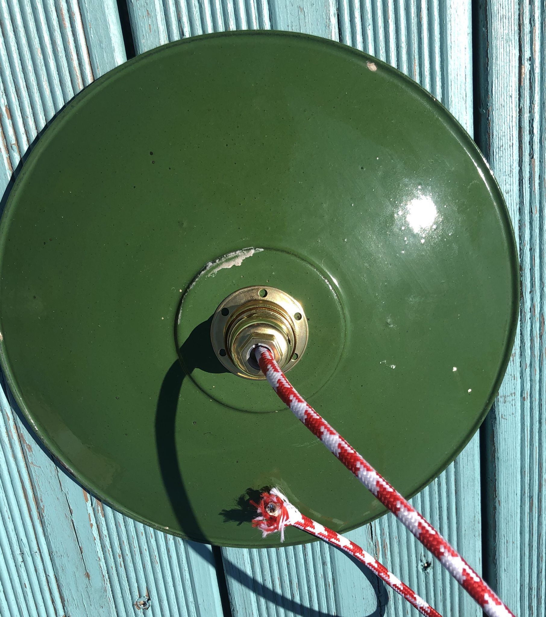 Pair of vintage hanging in green emailled tole 24 cm E14 sleeve