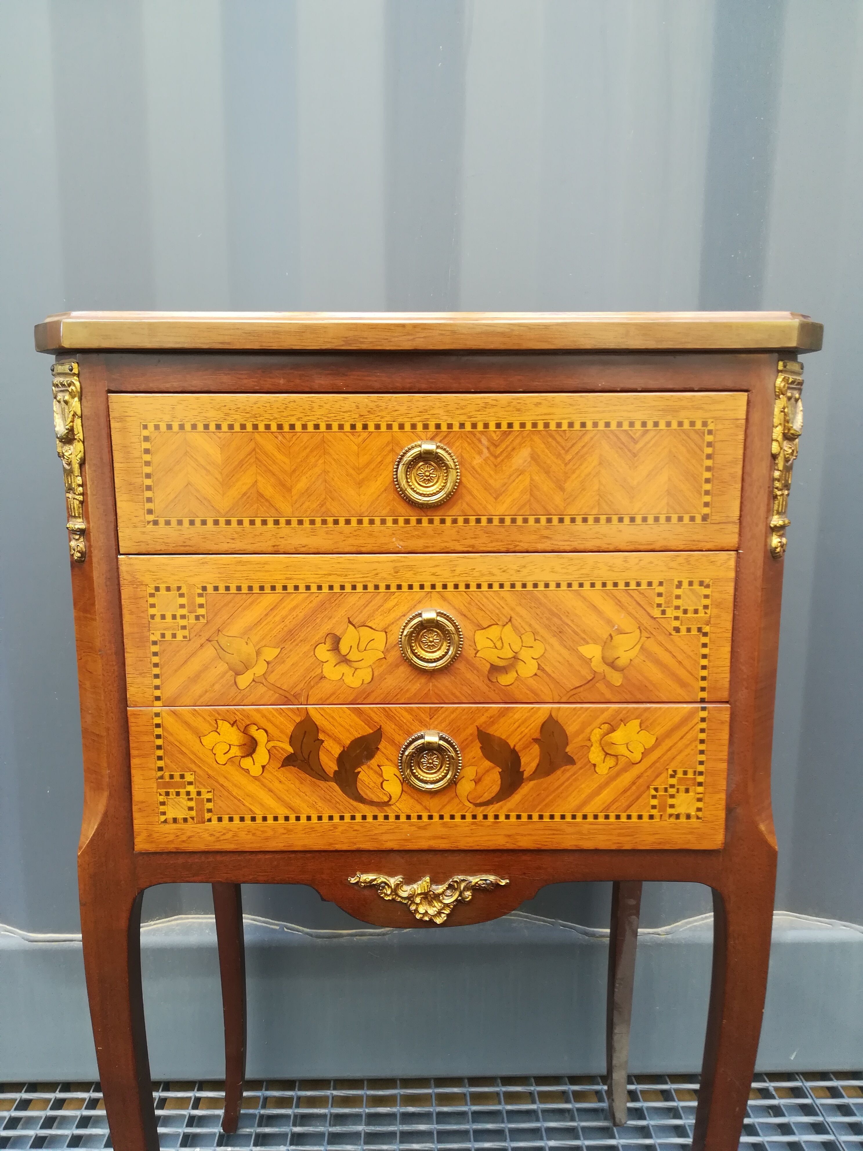 Table in marquetry