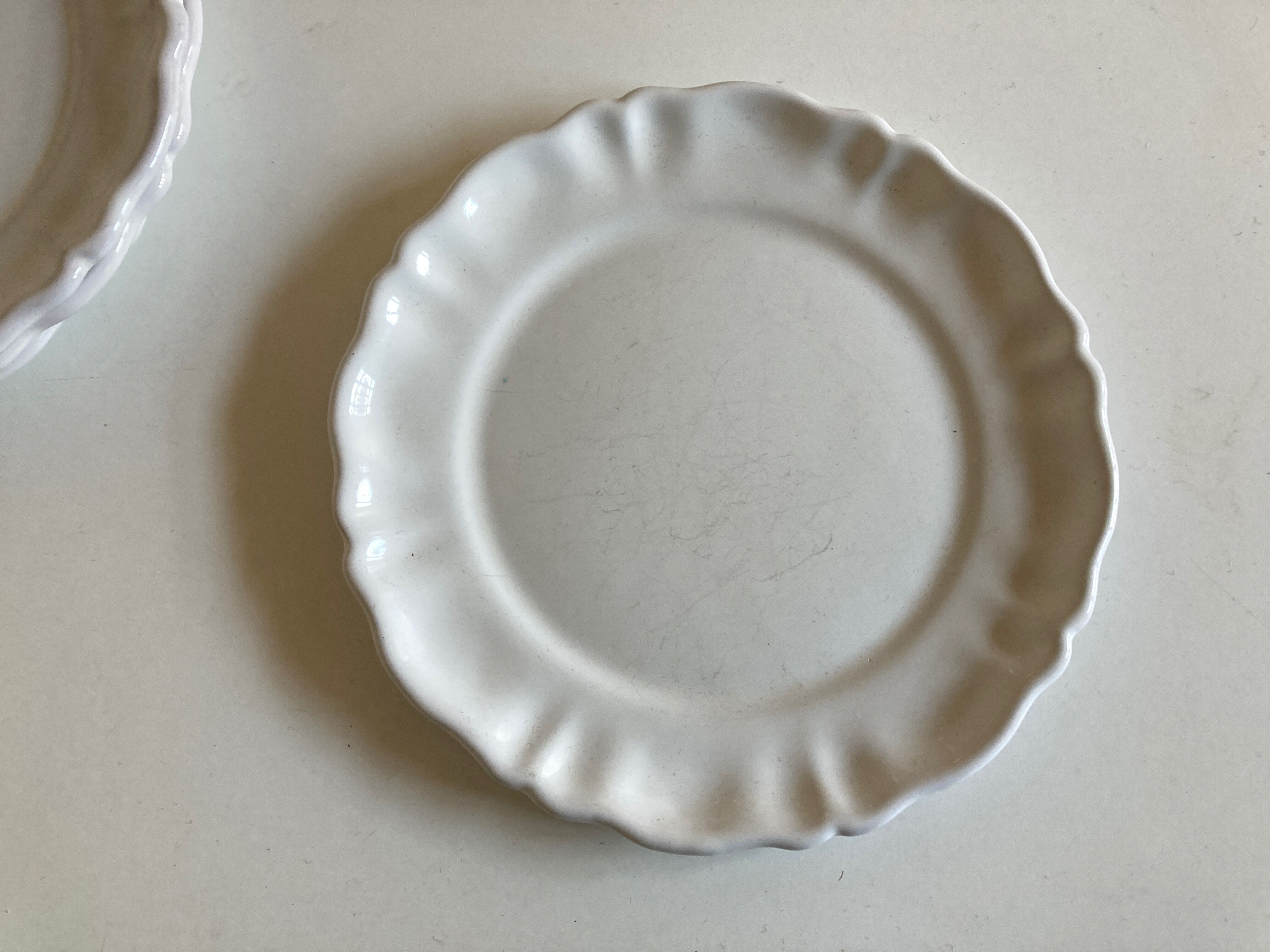 Set de 4 assiettes plates en terre vernissée à godrons moustier 1970