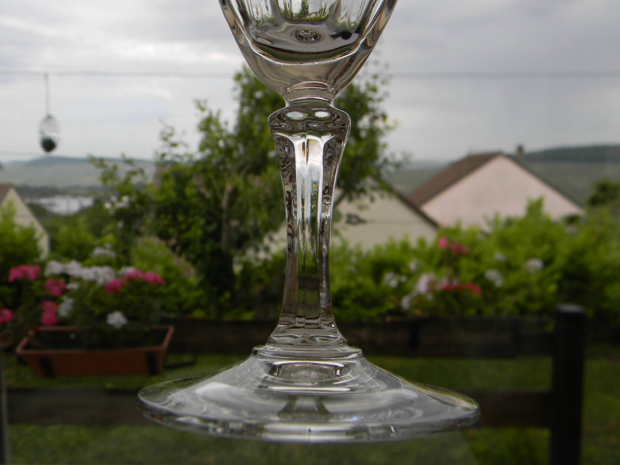 Set of 6 arques crystal champagne flutes. bergamo model.