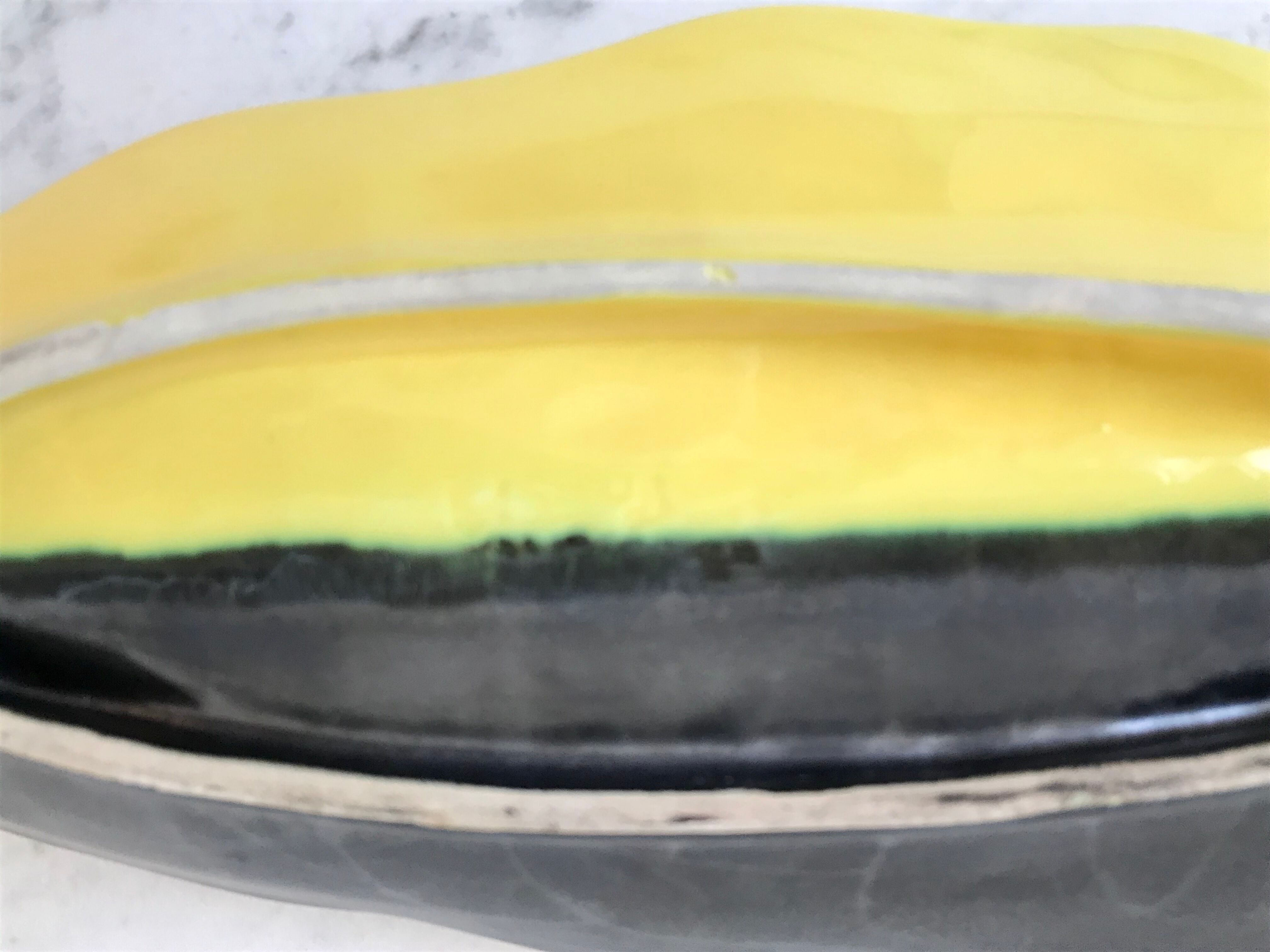 Feuille bicolore en céramique signée années 70