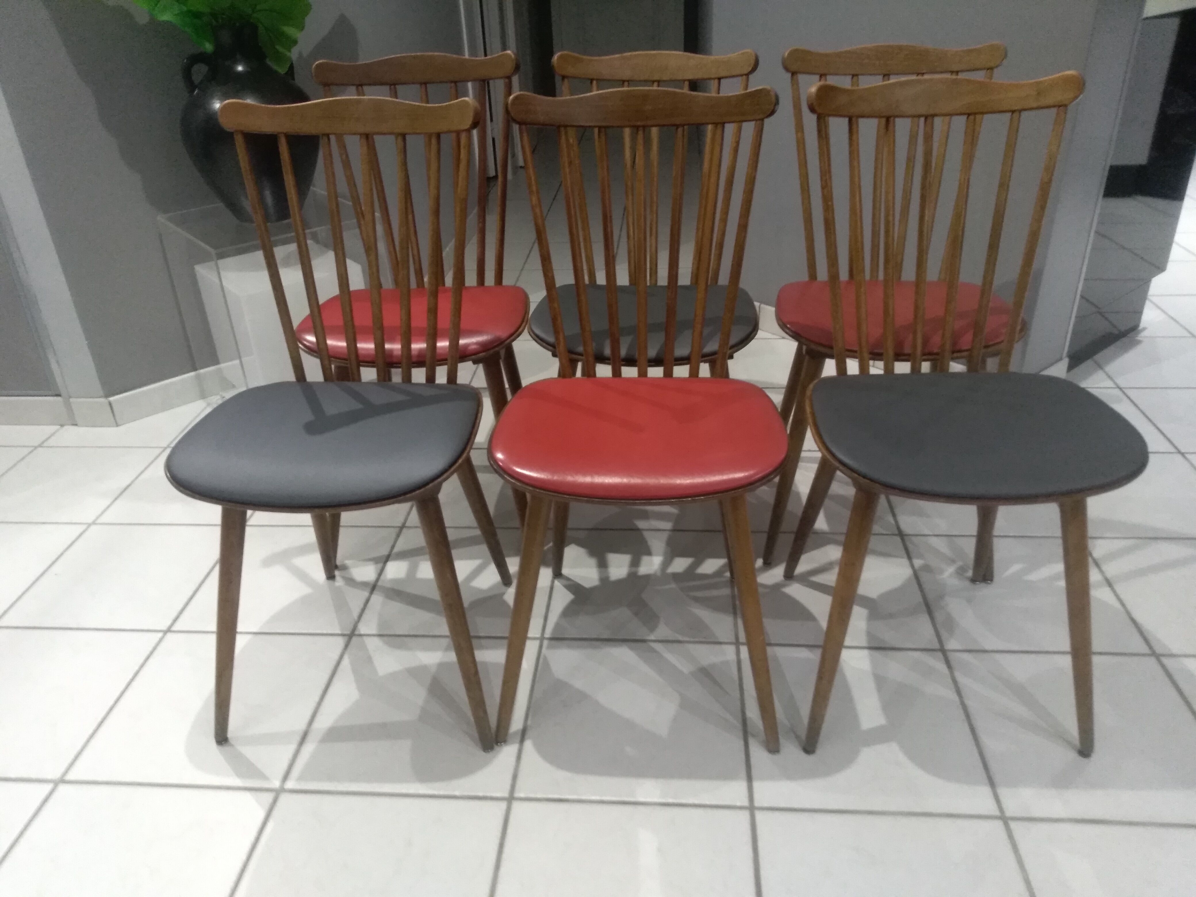 Suite de 6 chaises de Bistrot Baumann modèle Menuet années 1970