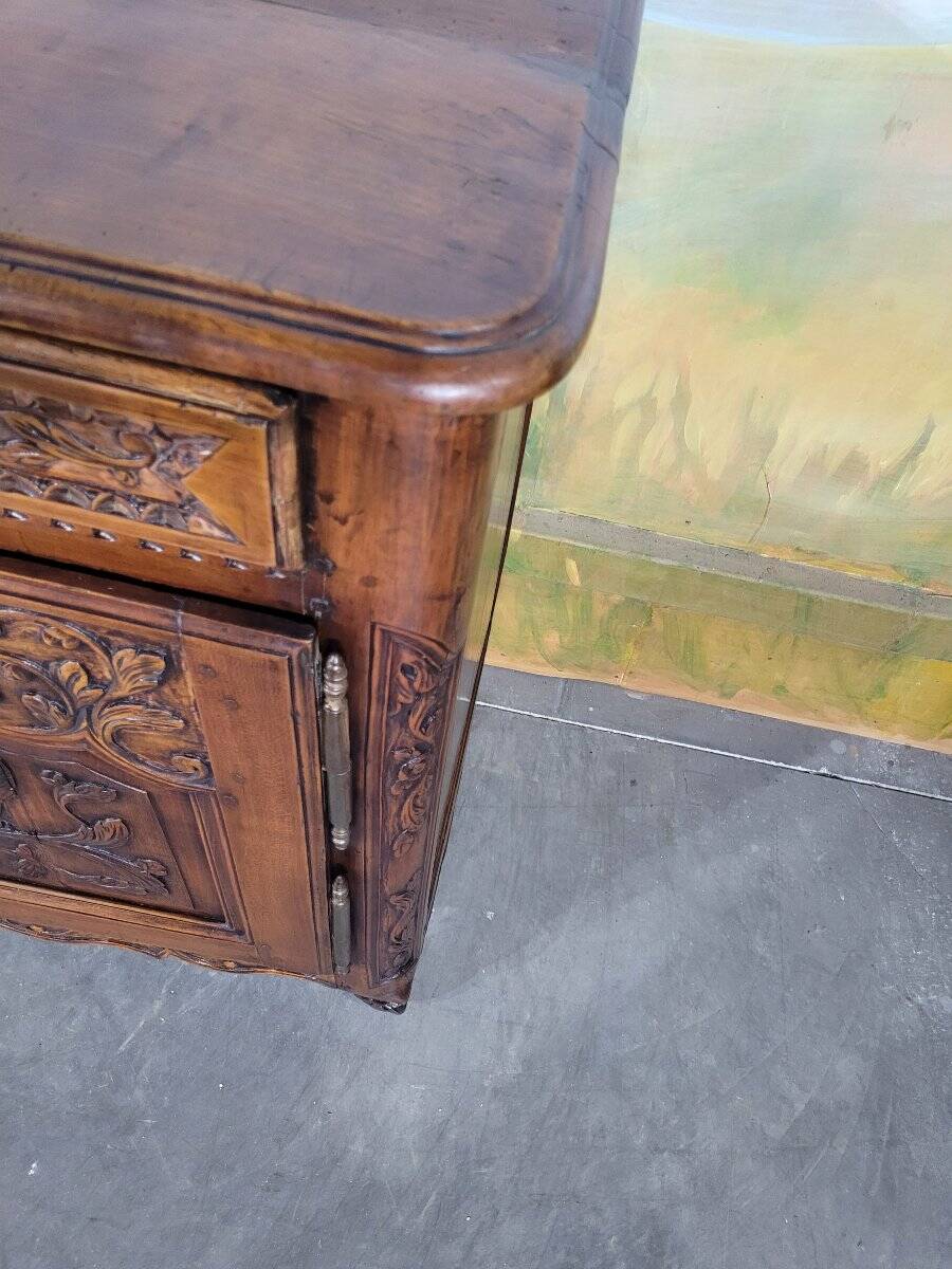 Buffet sculpté Louis XV en noyer