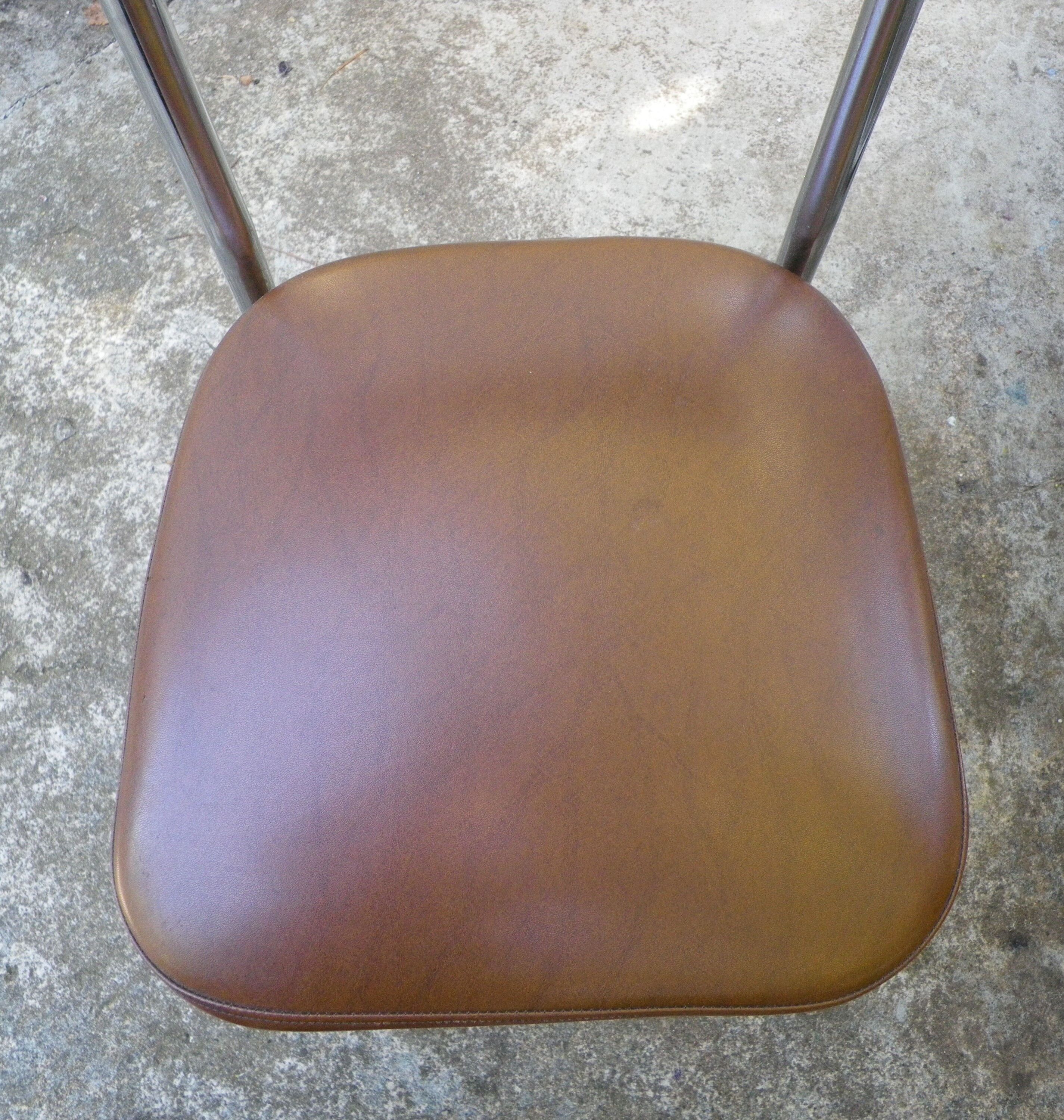 Lot of 2 chairs 60/70