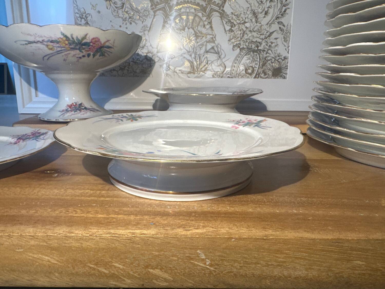 Set of flowered porcelain tableware