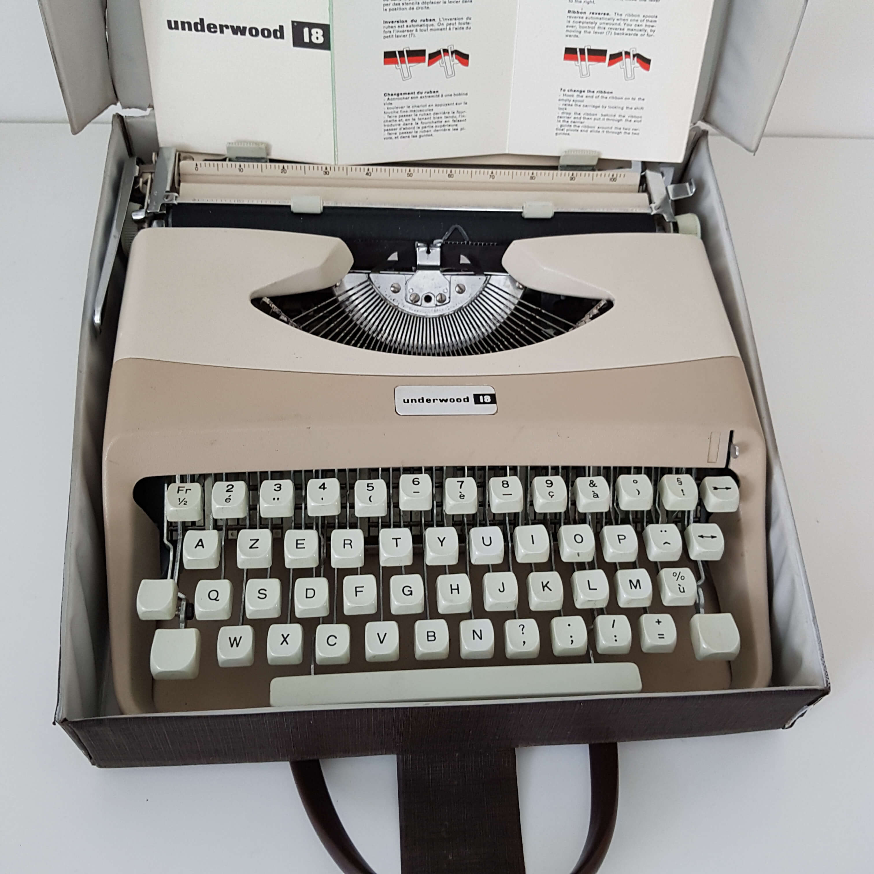 Machine à écrire Underwood  18 et sa malette