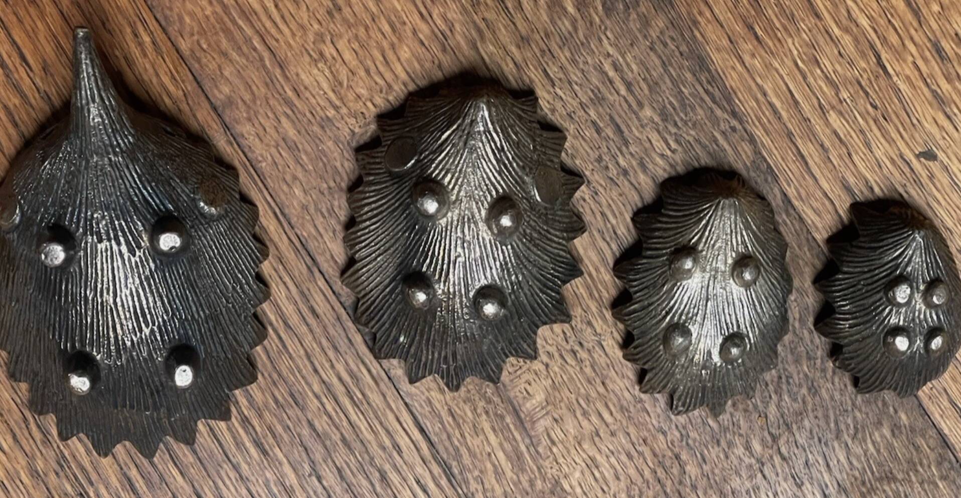 Walter Bosse / Herta Baller — Patinated brass - 4 nesting hedgehogs - 195