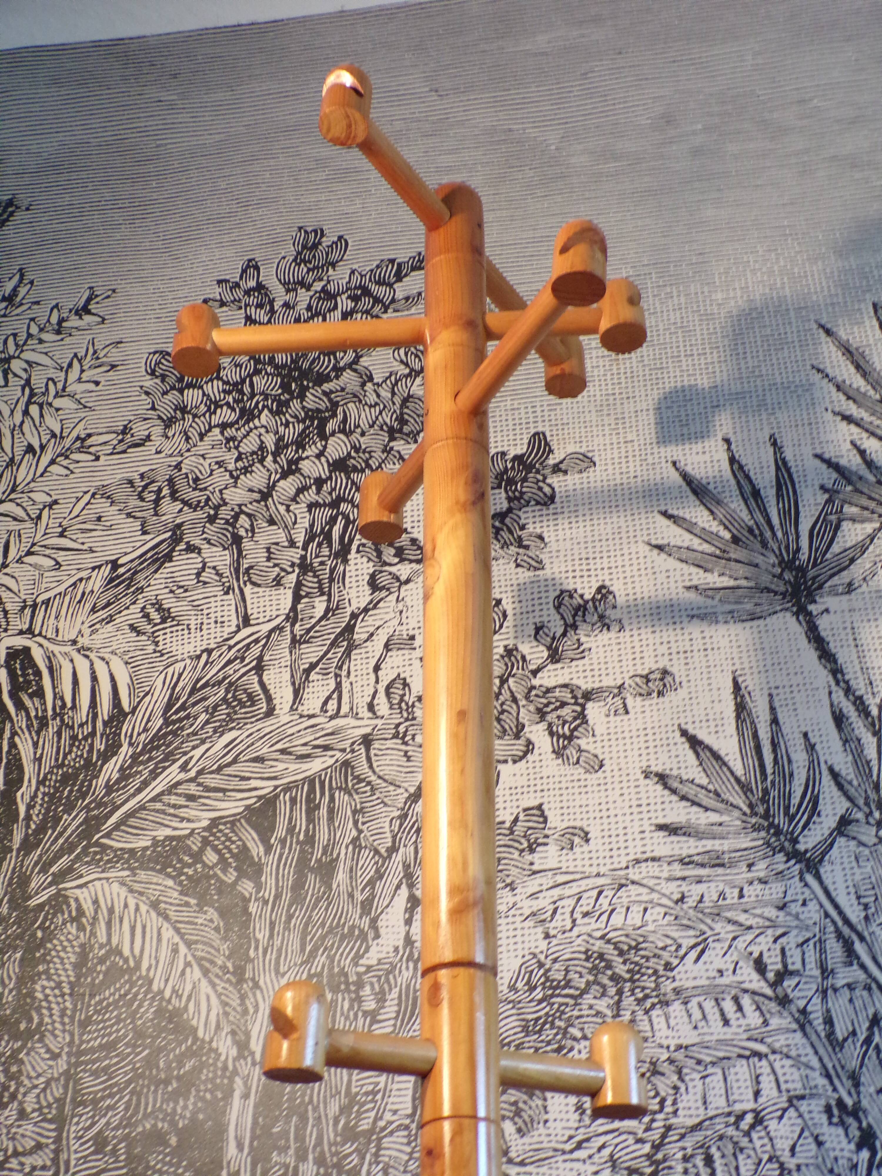 Parrot coat rack in pine 1980