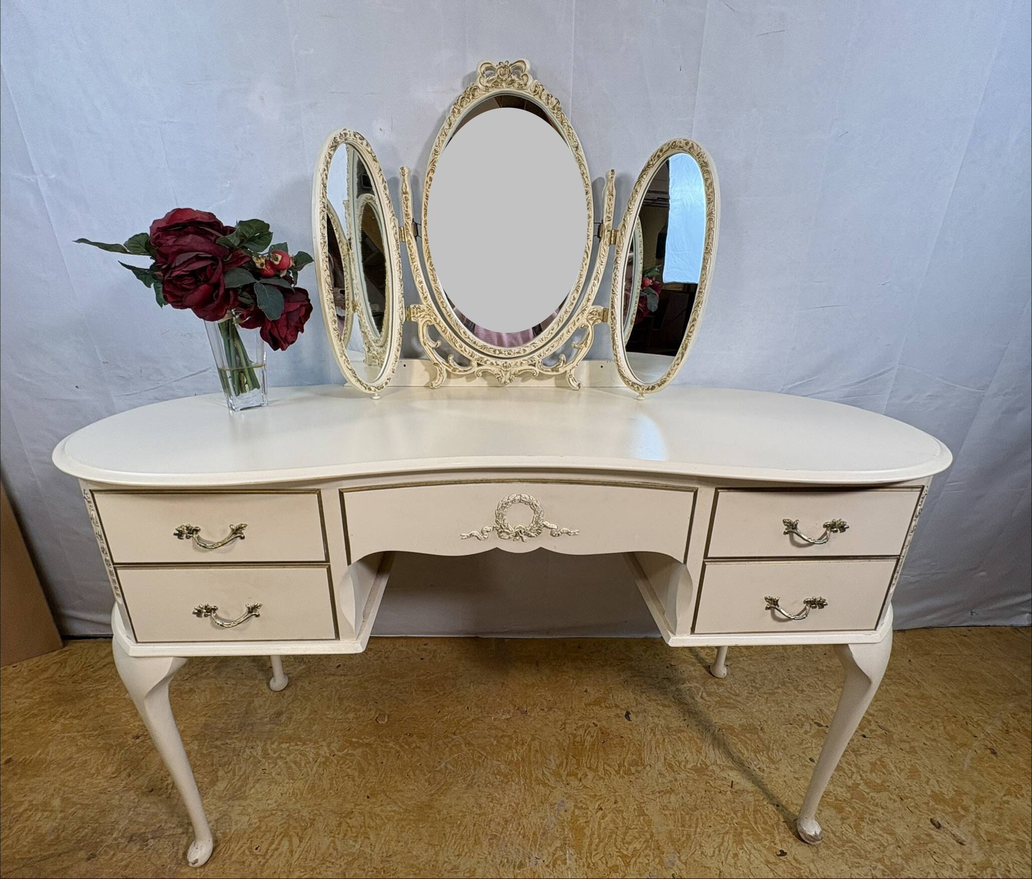 Romantic vintage French-style hairdresser