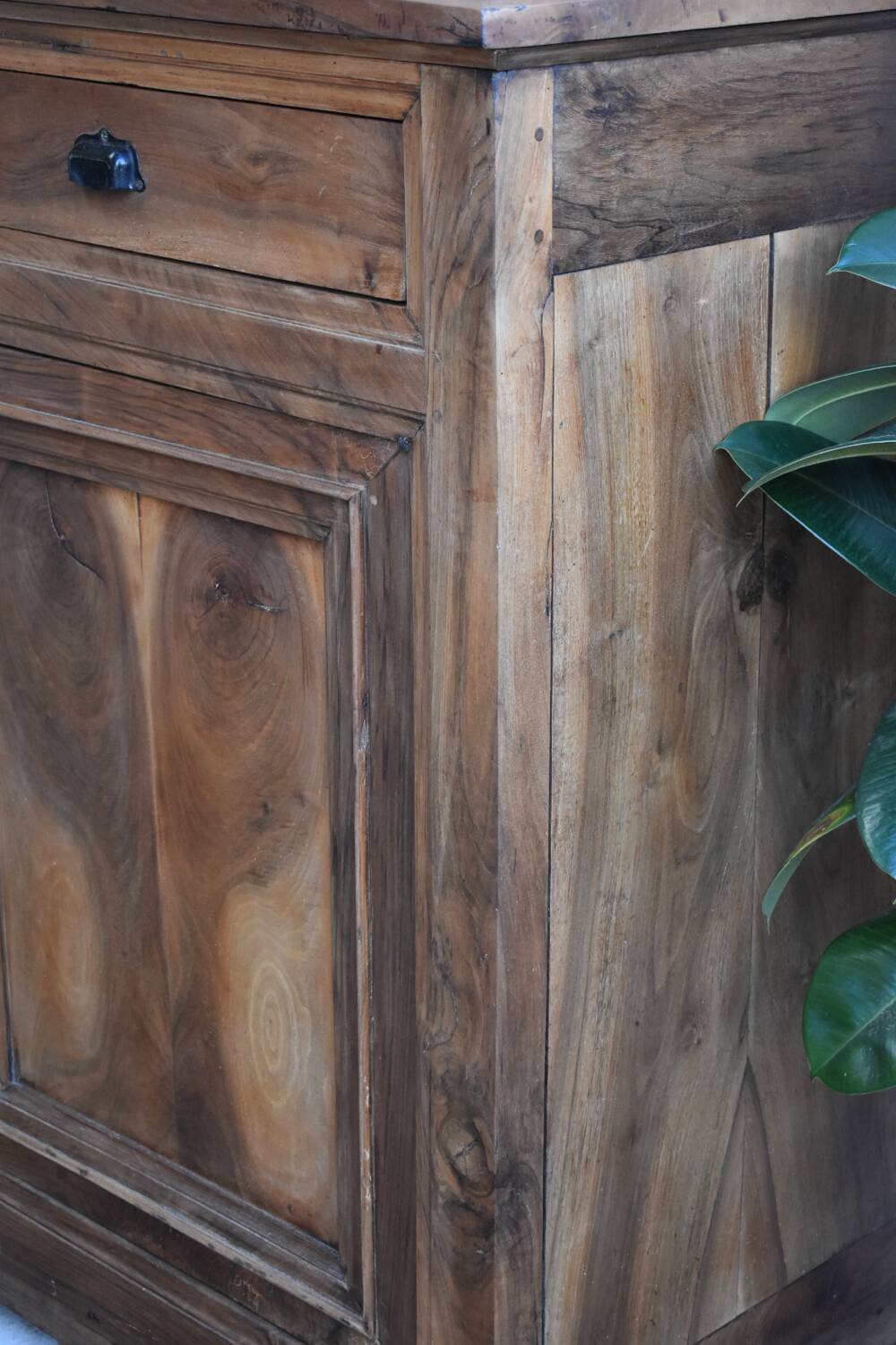 Solid wood sideboard