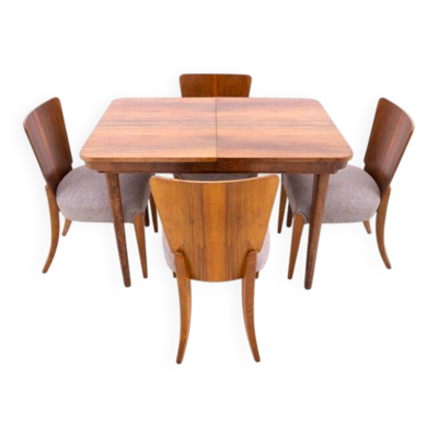 Table à manger avec quatre chaises, première moitié du 20e siècle. Après rénovation.