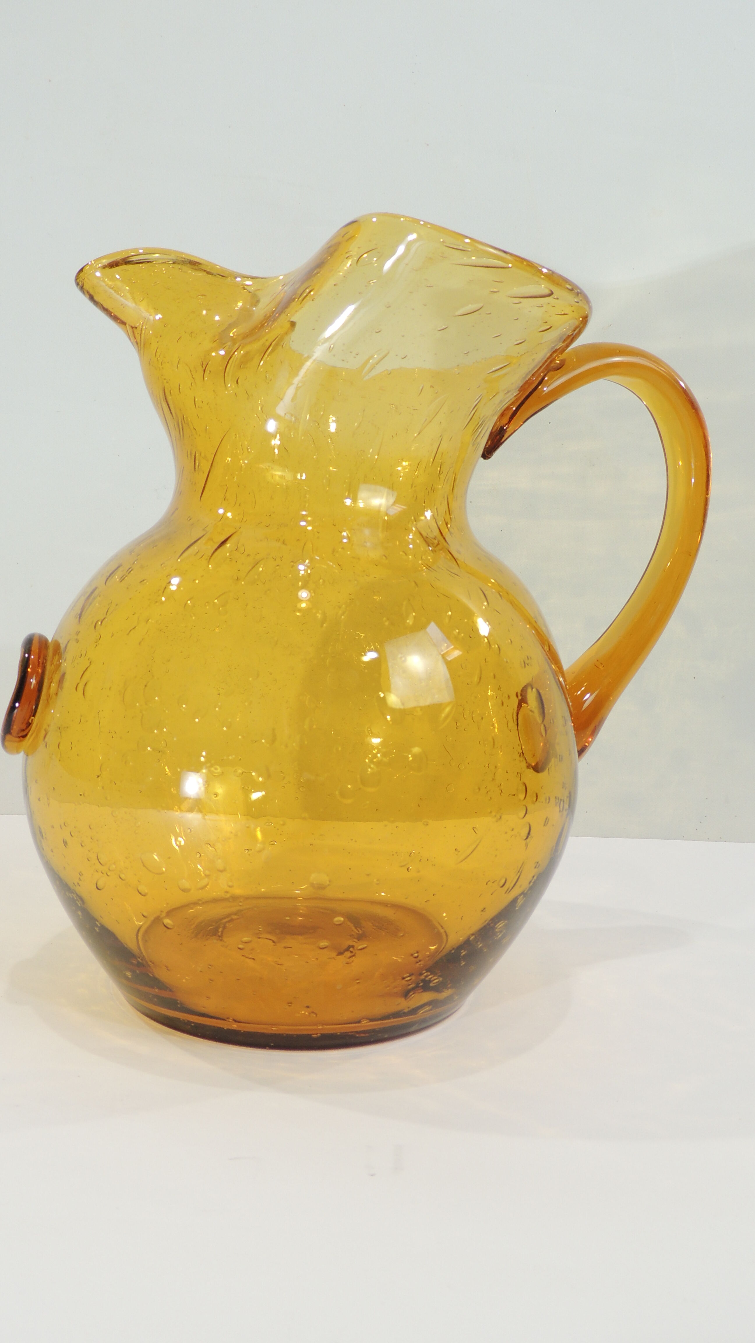 Bubbled glass pitcher biot style from the glassworks La Rochere