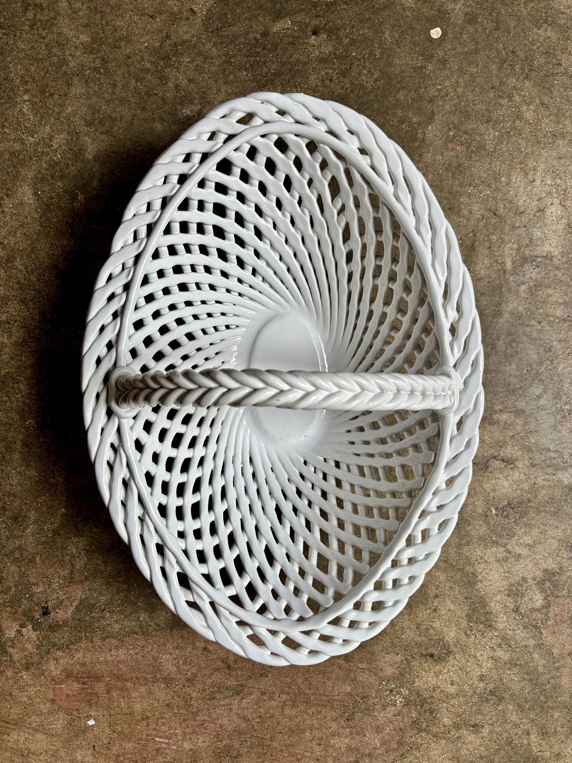 Oval basket in white glazed earthenware