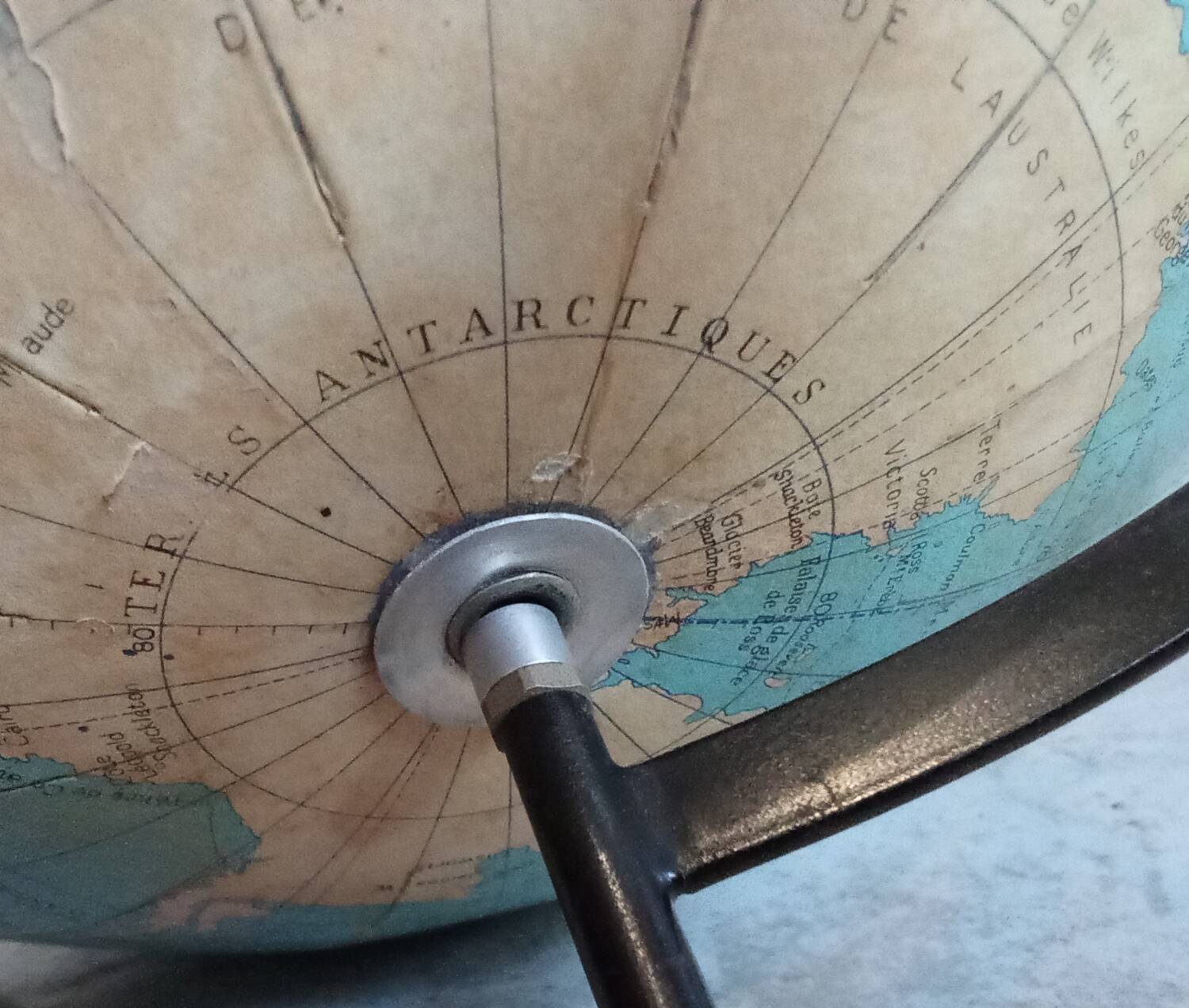 Old terrestrial globe world map Taride metal feet