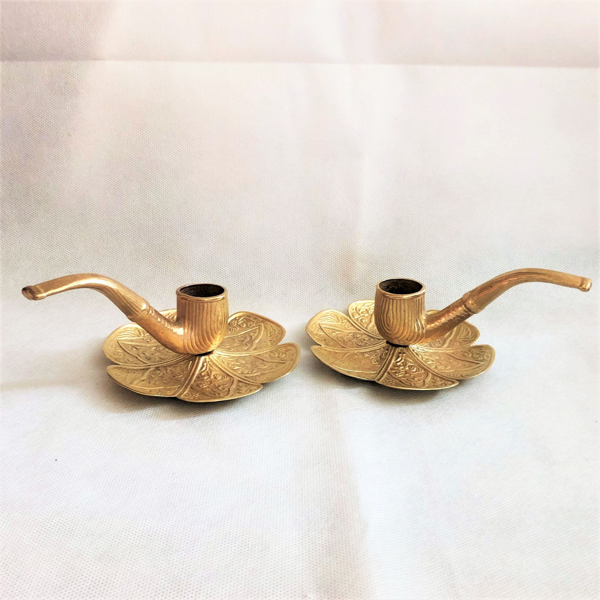 Paire de bougeoirs à main  bronze doré