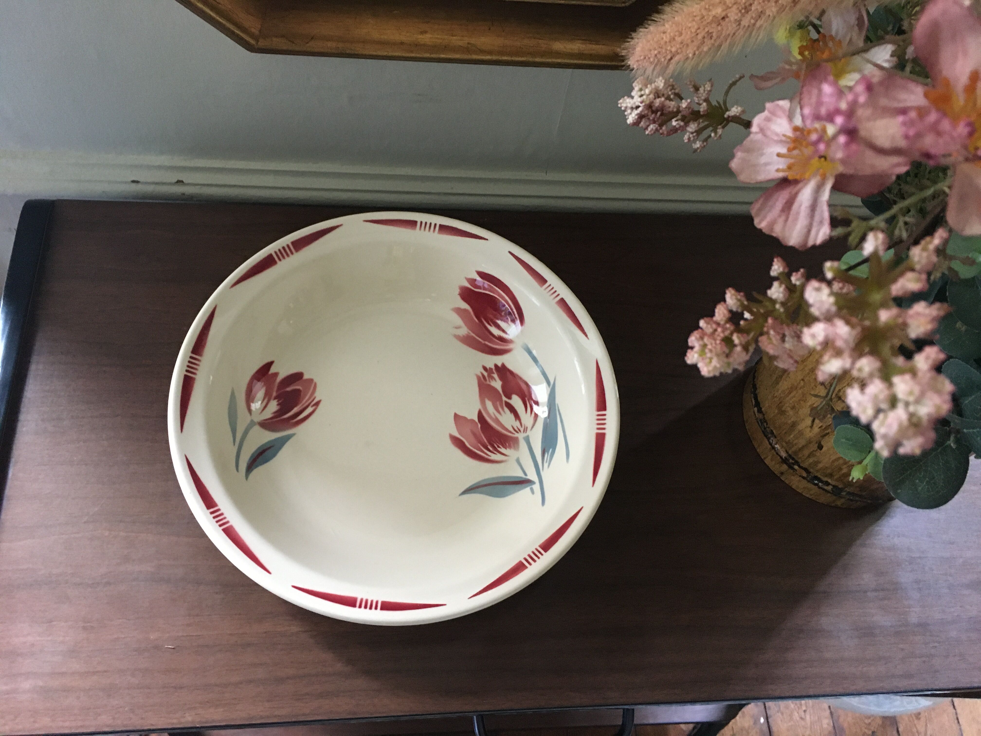 Round hollow earthenware dish