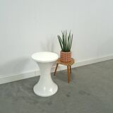 Tabouret en plastique blanc table à plantes vintage