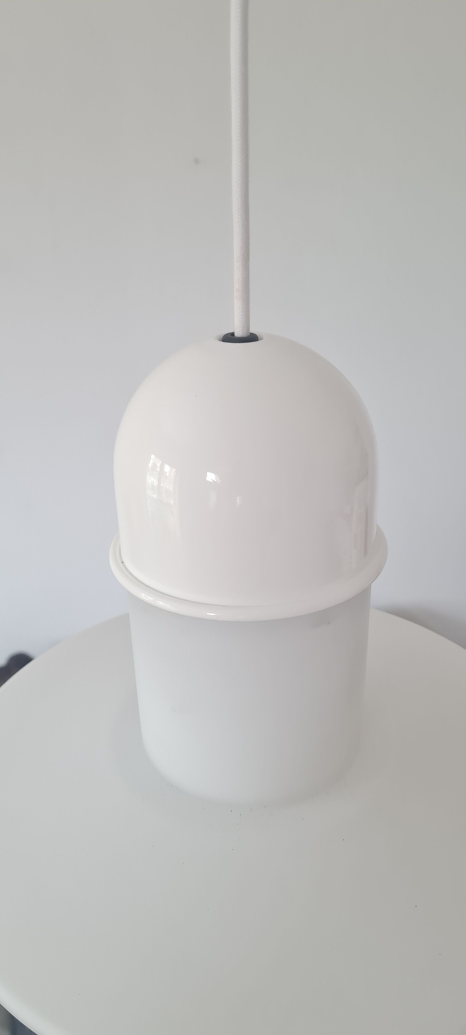 Suspension in white opaline limburg