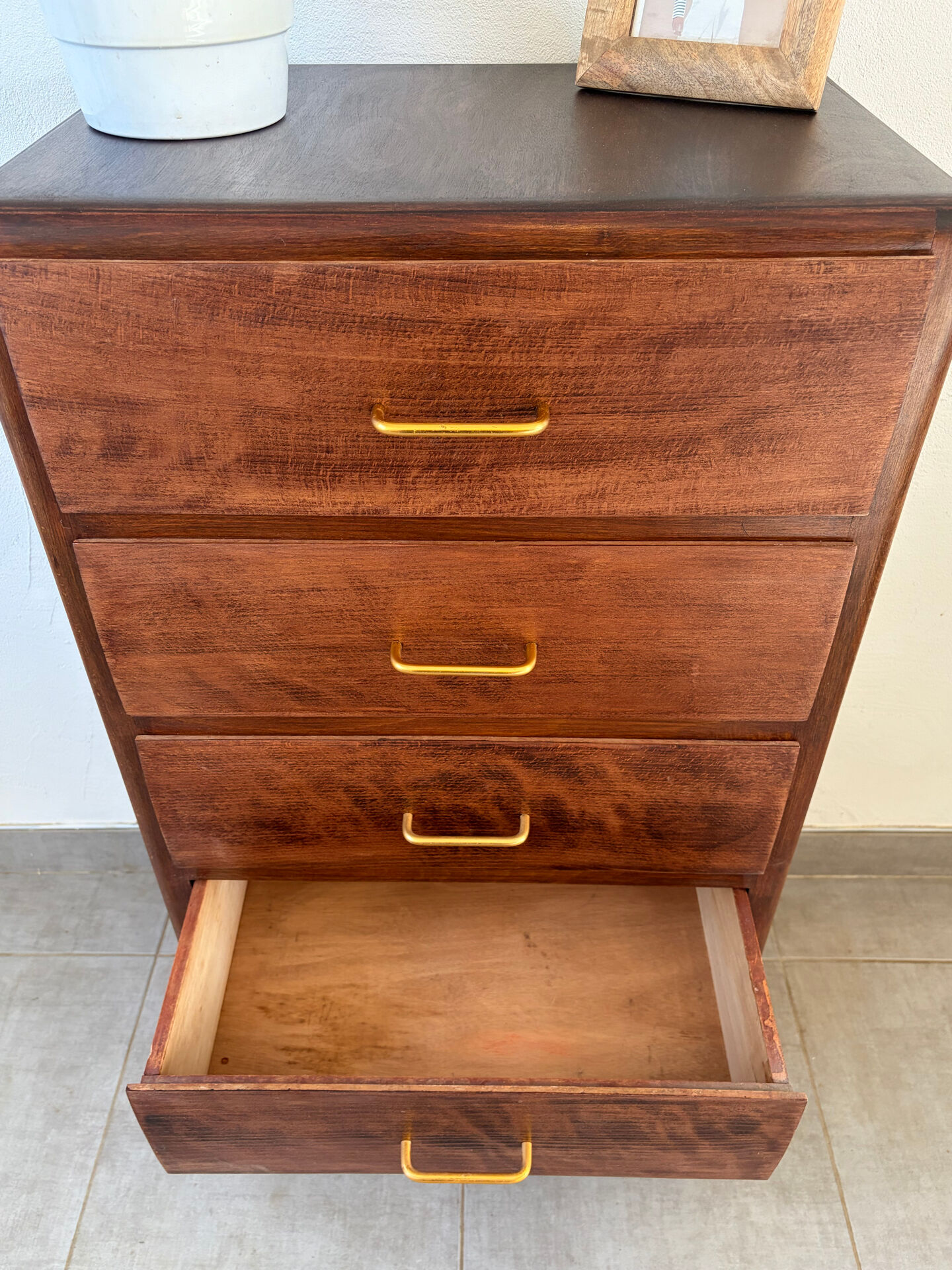 Vintage chest of drawers/commode from the 1960s.
