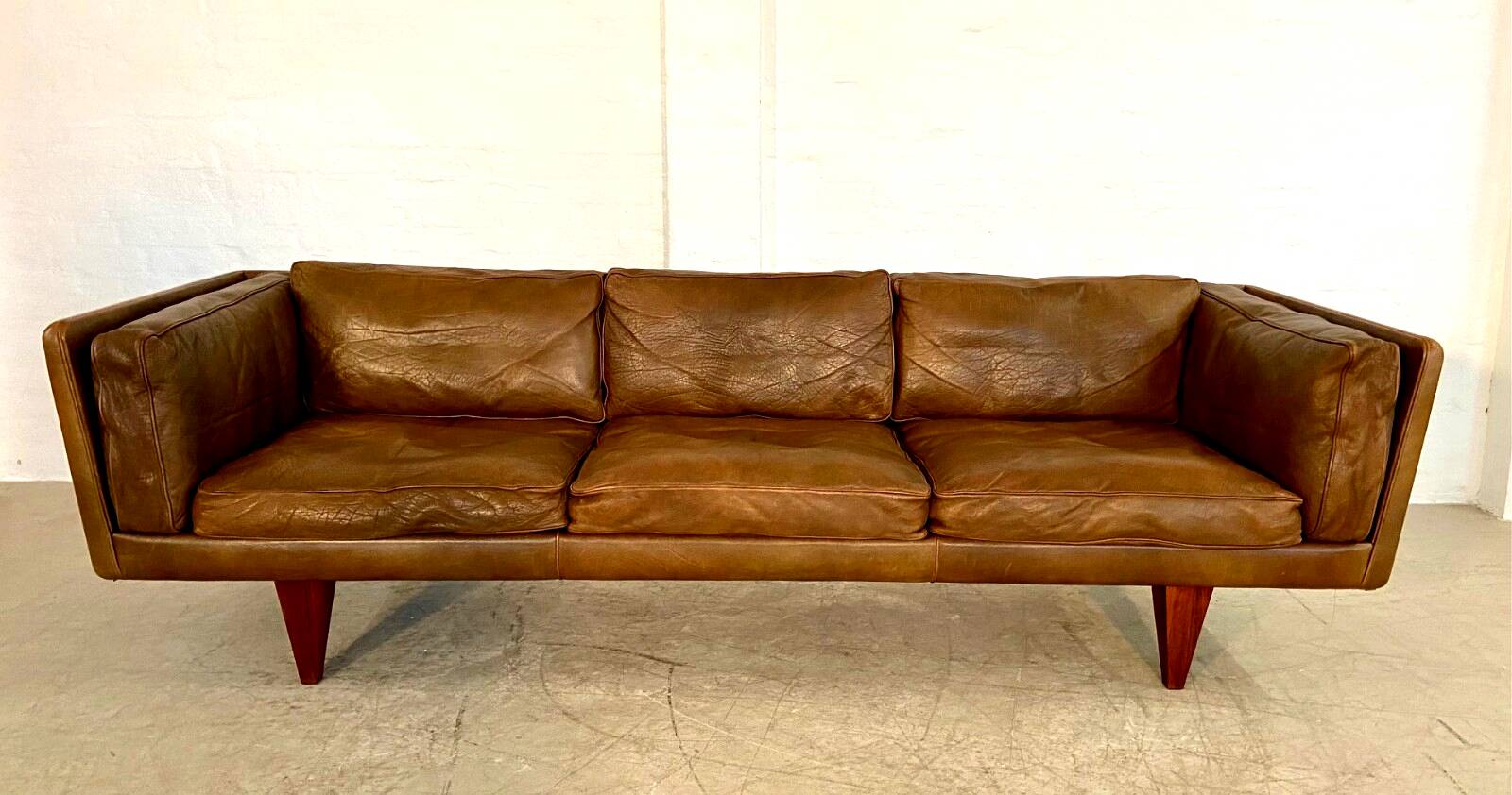 V11 sofa by Illum Wikkelsø for Holger Christiansen, 1960s