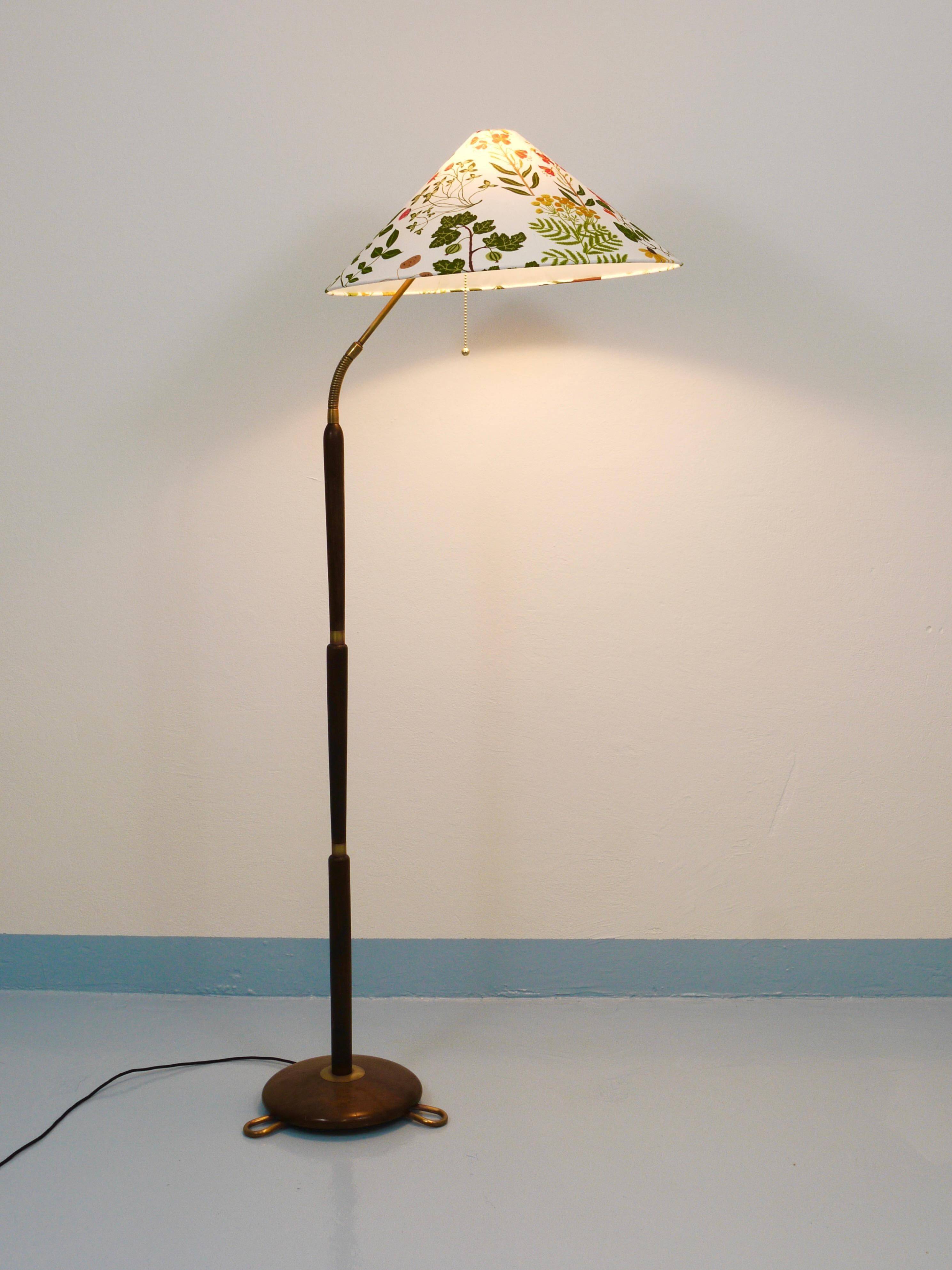 Lampadaire réglable en noyer et laiton des années 1940, Rupert Nikoll Vienne, Autriche, années 1950