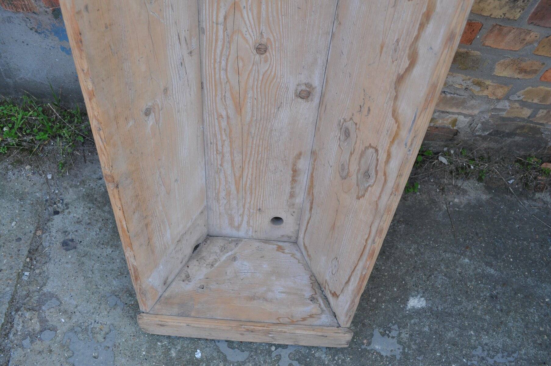 Large whitewashed wooden trench, solid driftwood, 1940s farmhouse style.