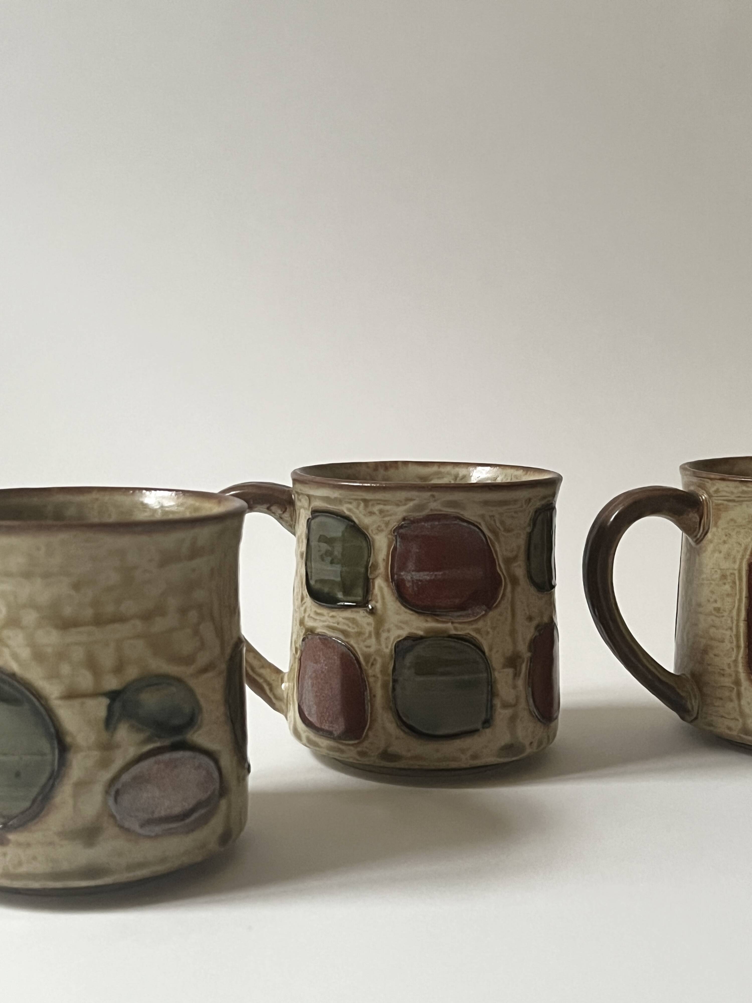 Set of 2 glazed ceramic coffee mugs from around 1970.