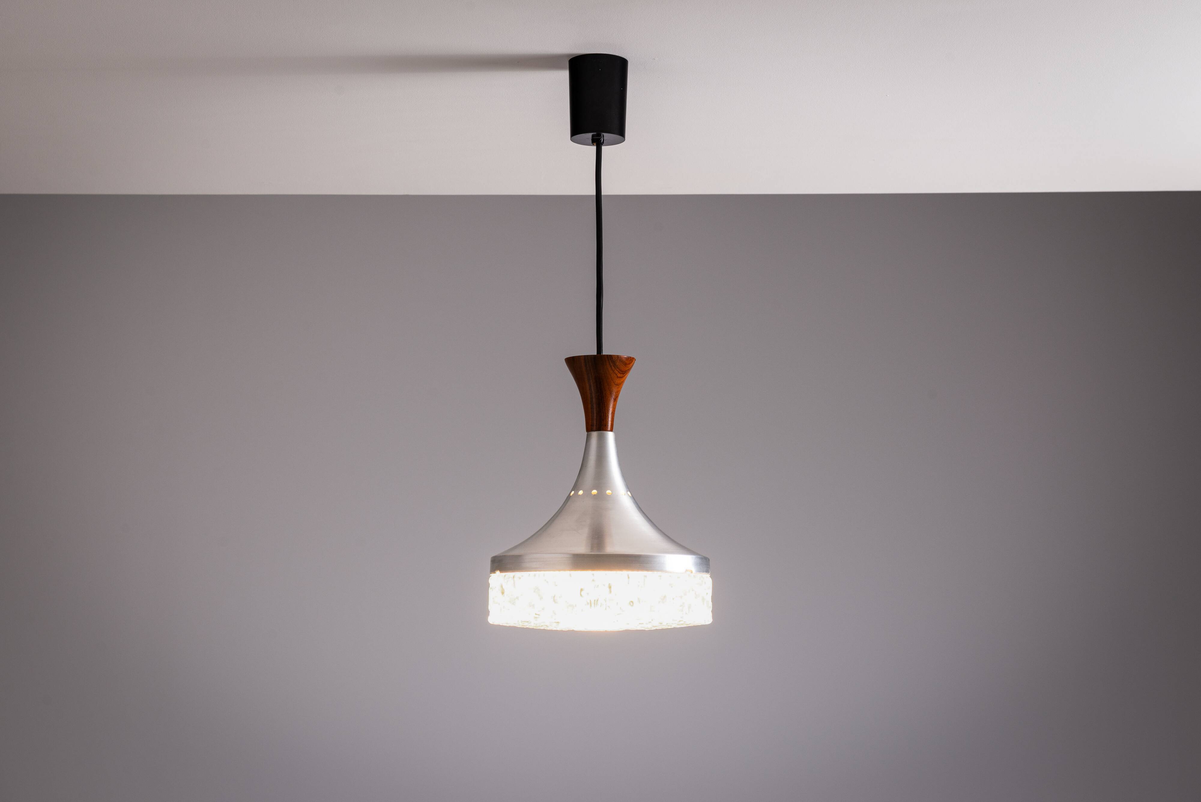 Sölken Leuchten pendant in aluminium and wood