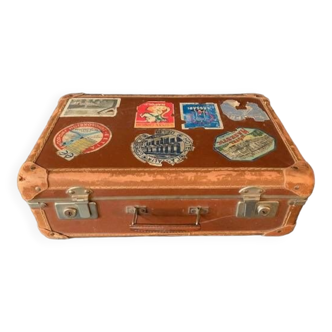 Valise de voyage ancienne et autocollants mythiques, 1920